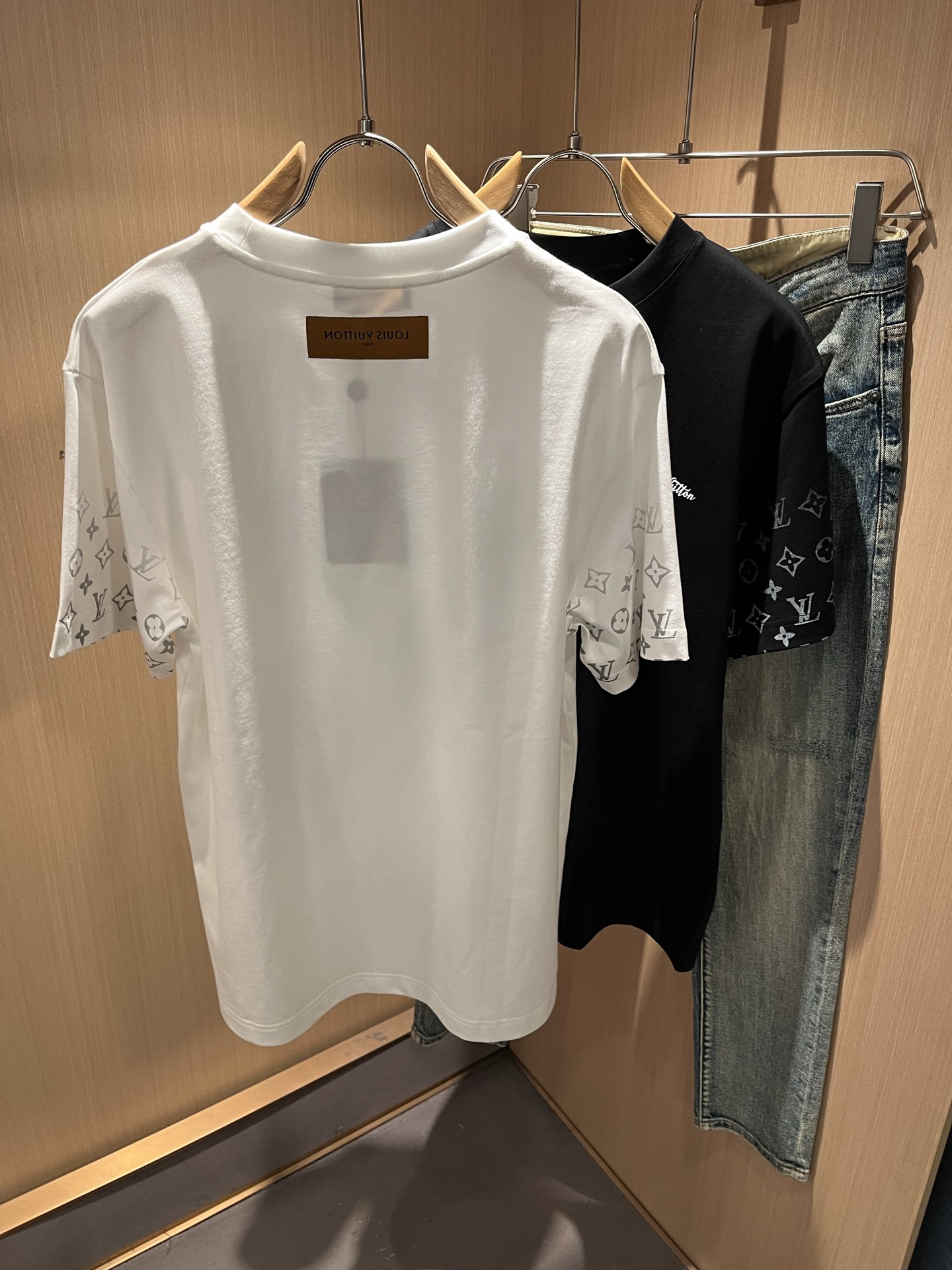 Louis Vuit*on 2026春夏路易家族轻奢Monogram印花工艺短袖T恤，男女同款👫背后反向