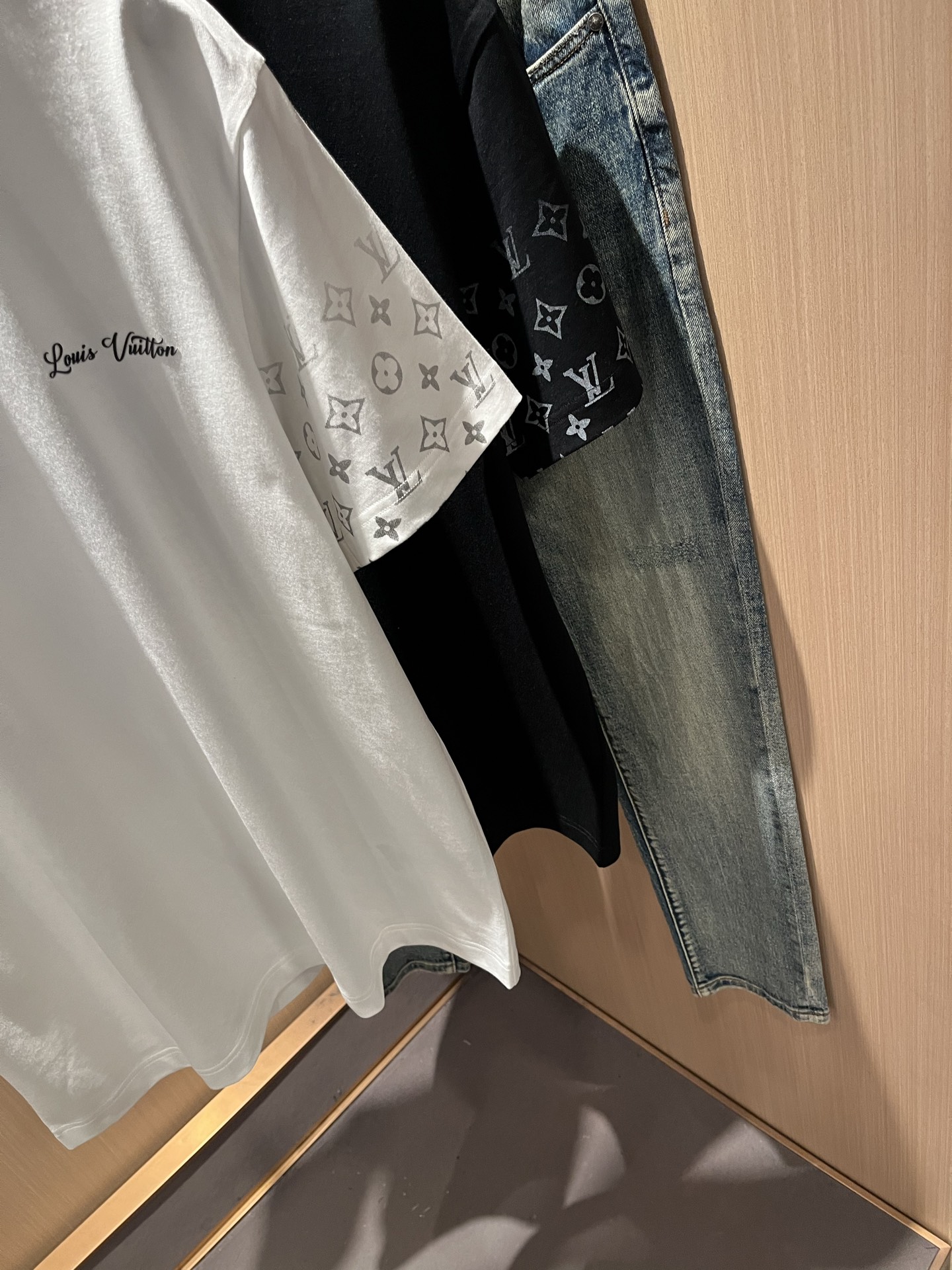 Louis Vuit*on 2026春夏路易家族轻奢Monogram印花工艺短袖T恤，男女同款👫背后反向