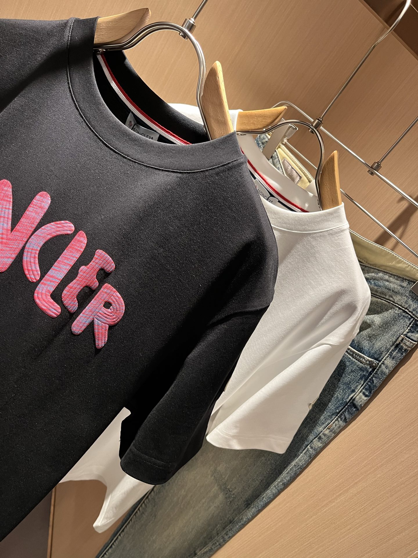 Moncler蒙家 2026春夏最新男女同款👫贸易订单短袖T恤，全品相！！网红款！采用logo图案压胶设