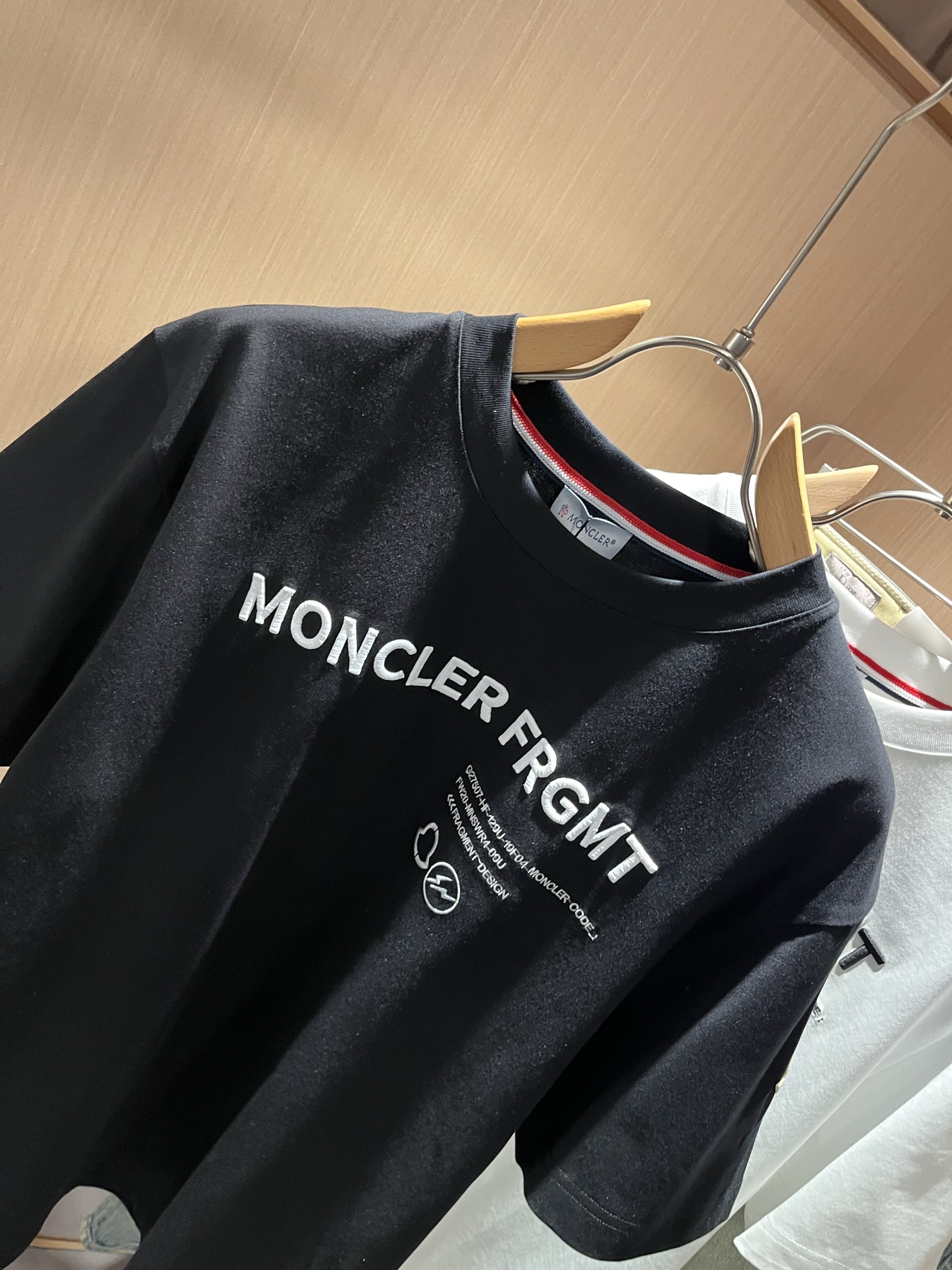 Moncler蒙家 2026春夏最新男女同款👫贸易订单短袖T恤，全品相！！网红款！采用logo图案刺绣设