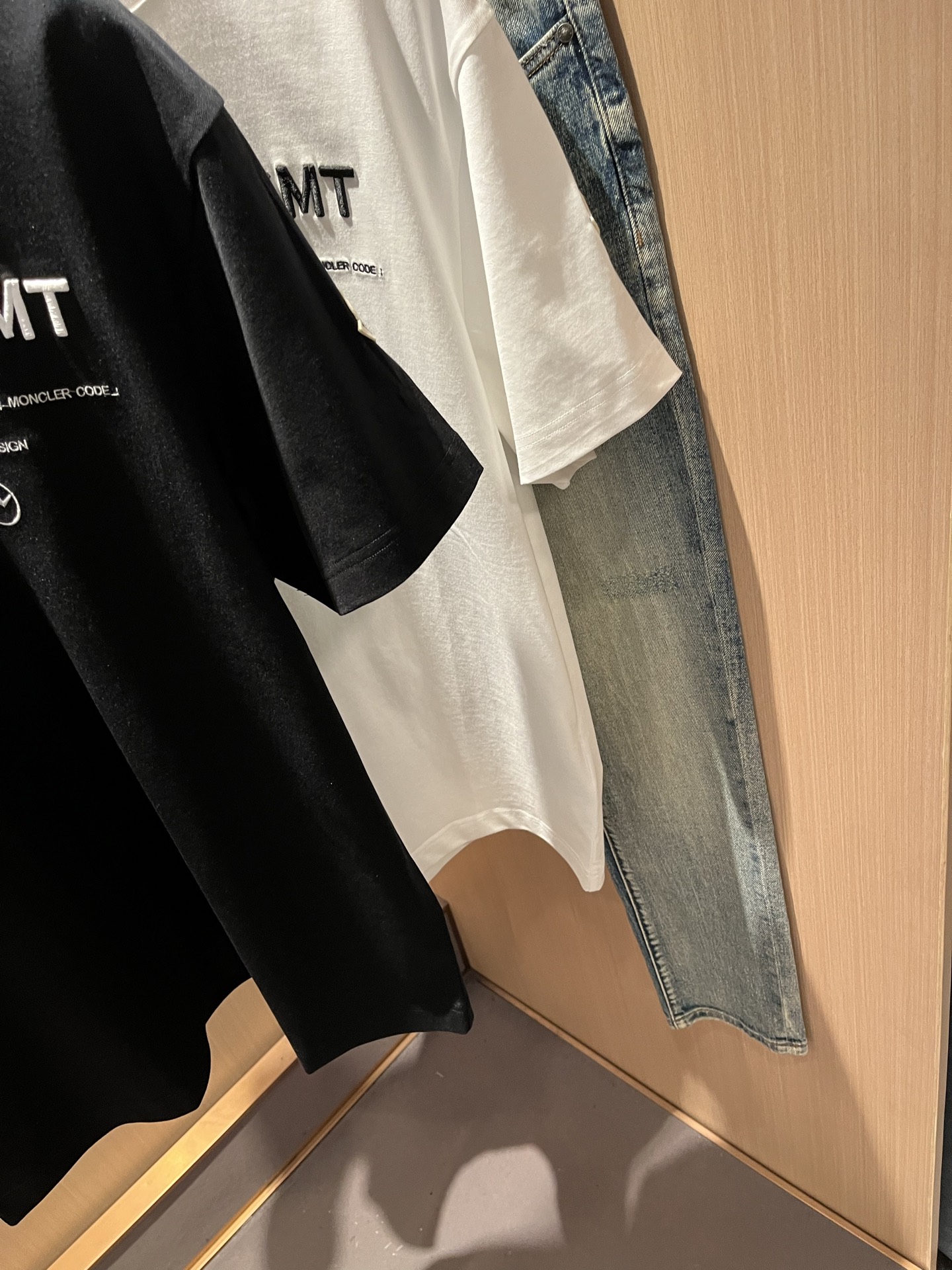 Moncler蒙家 2026春夏最新男女同款👫贸易订单短袖T恤，全品相！！网红款！采用logo图案刺绣设