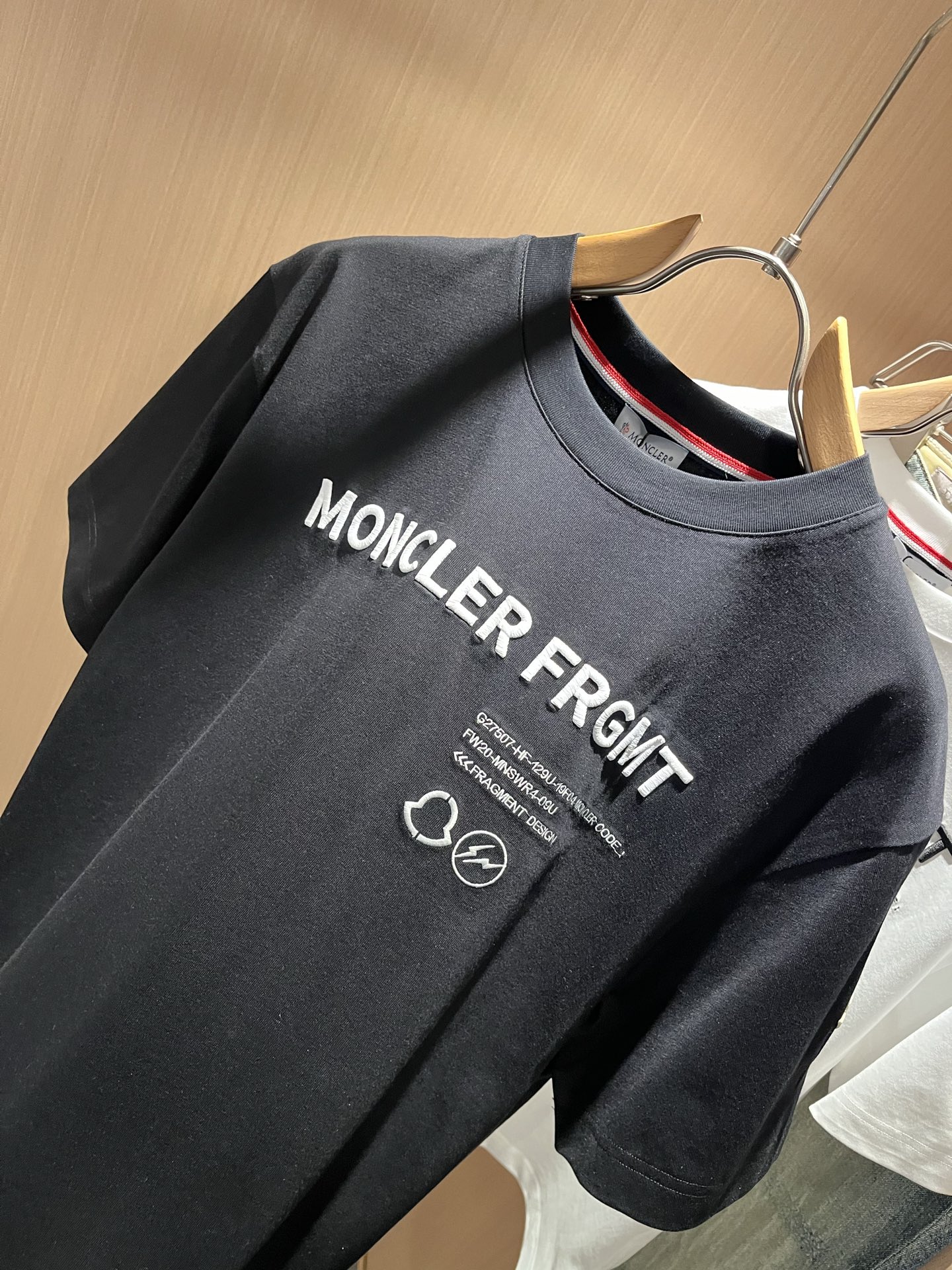 Moncler蒙家 2026春夏最新男女同款👫贸易订单短袖T恤，全品相！！网红款！采用logo图案刺绣设