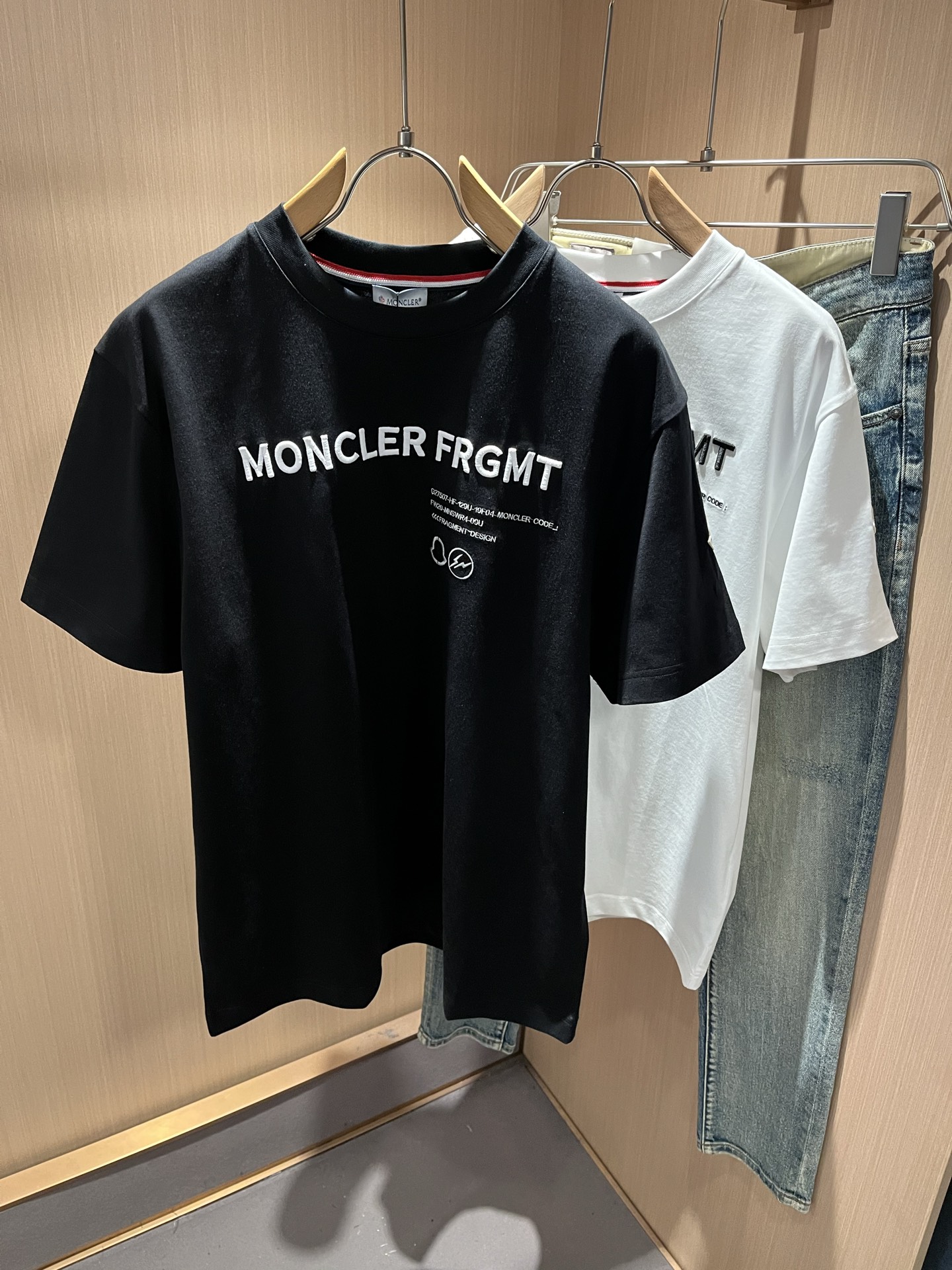 Moncler蒙家 2026春夏最新男女同款👫贸易订单短袖T恤，全品相！！网红款！采用logo图案刺绣设