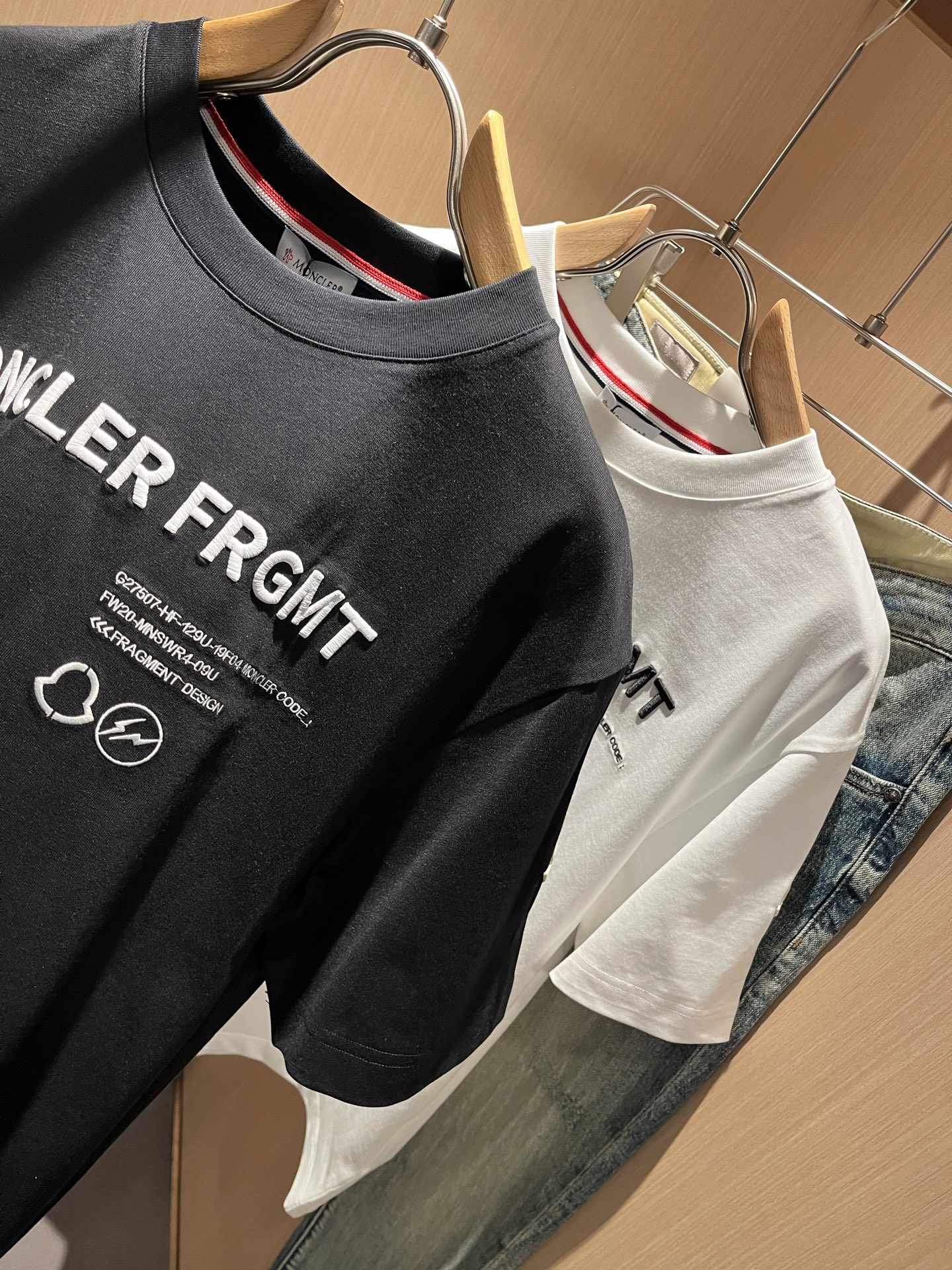 Moncler蒙家 2026春夏最新男女同款👫贸易订单短袖T恤，全品相！！网红款！采用logo图案刺绣设