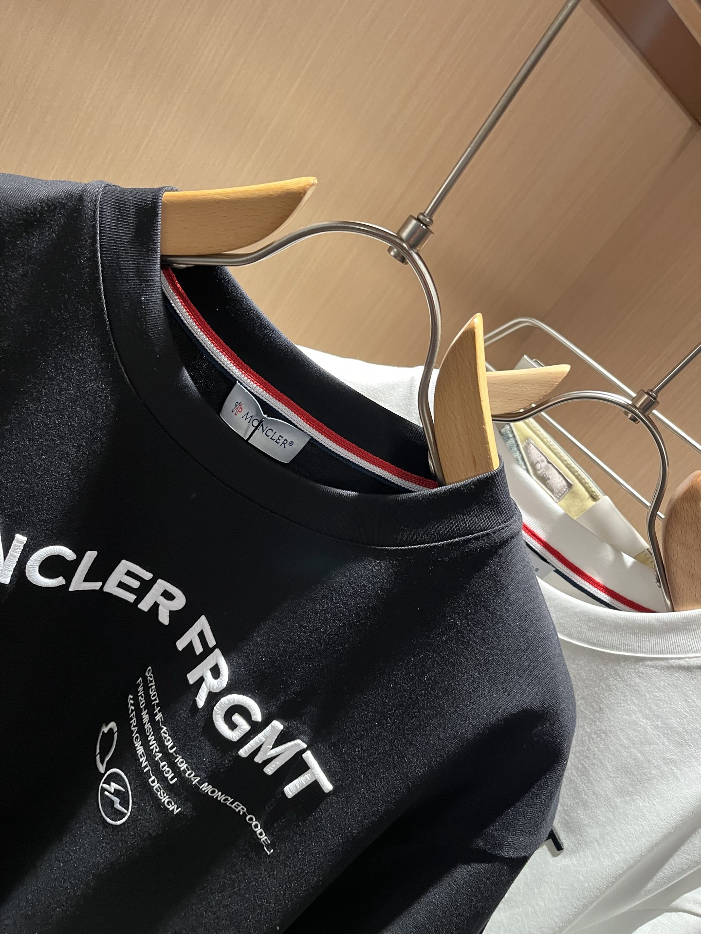 Moncler蒙家 2026春夏最新男女同款👫贸易订单短袖T恤，全品相！！网红款！采用logo图案刺绣设