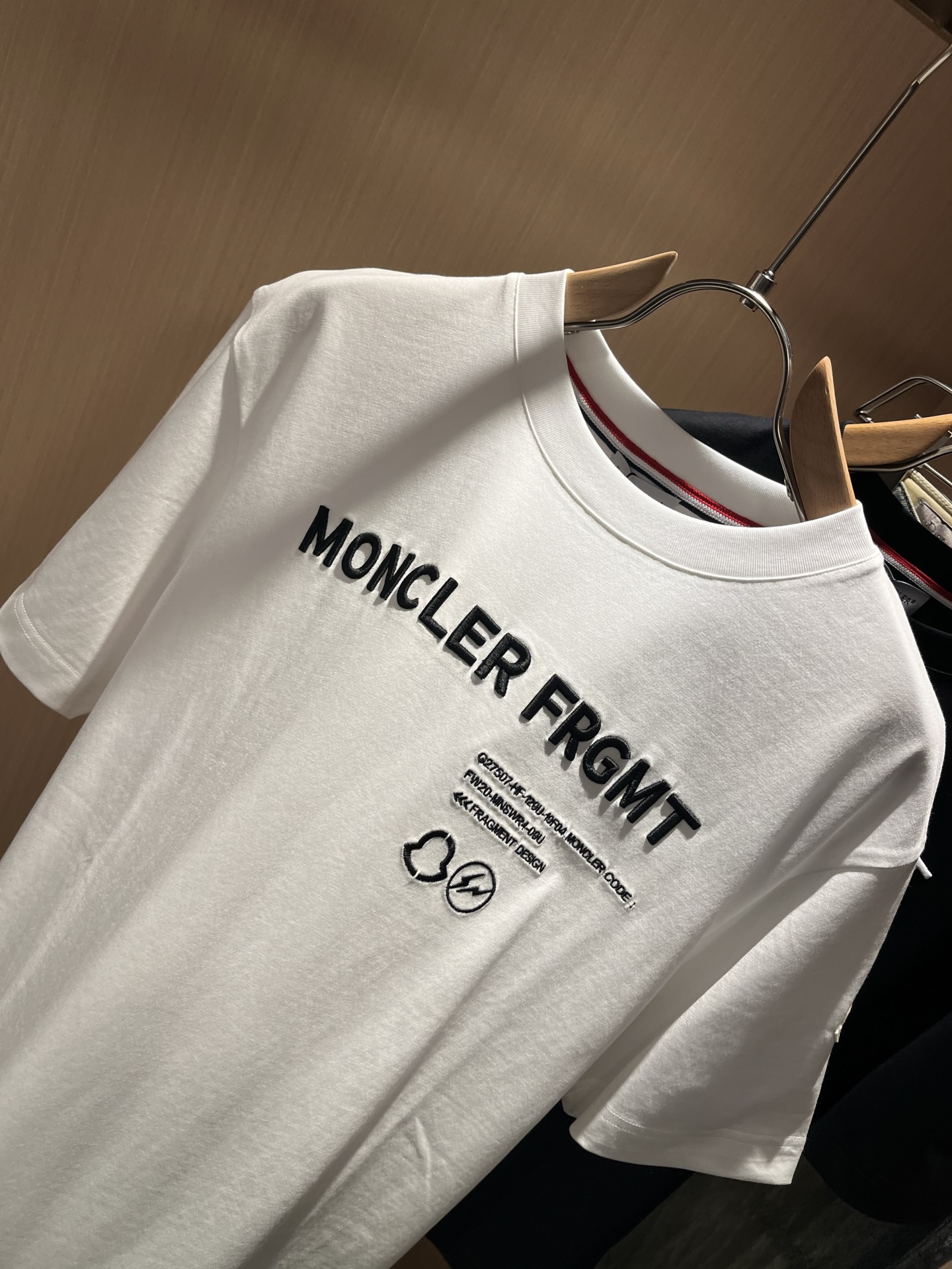 Moncler蒙家 2026春夏最新男女同款👫贸易订单短袖T恤，全品相！！网红款！采用logo图案刺绣设