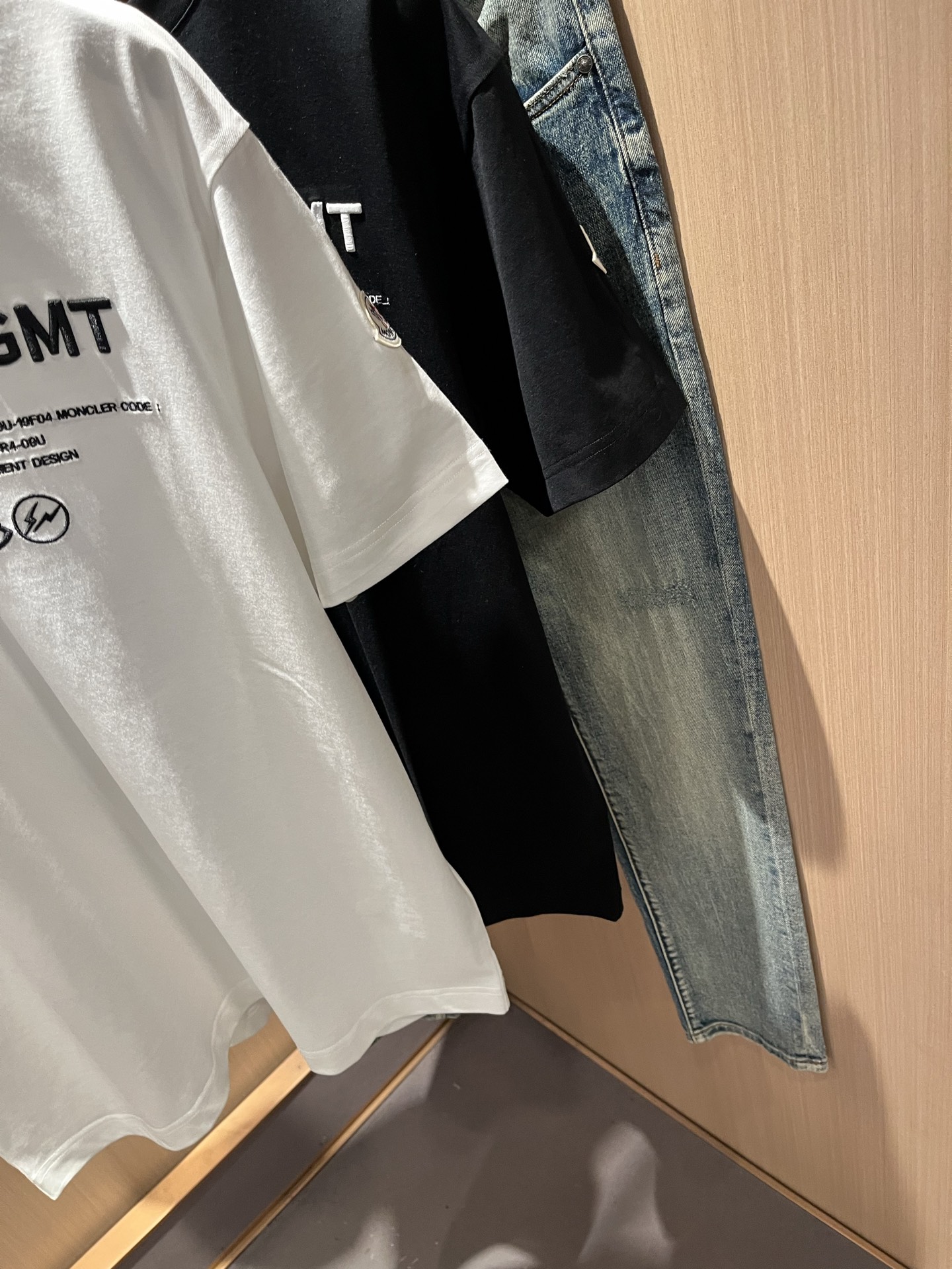 Moncler蒙家 2026春夏最新男女同款👫贸易订单短袖T恤，全品相！！网红款！采用logo图案刺绣设