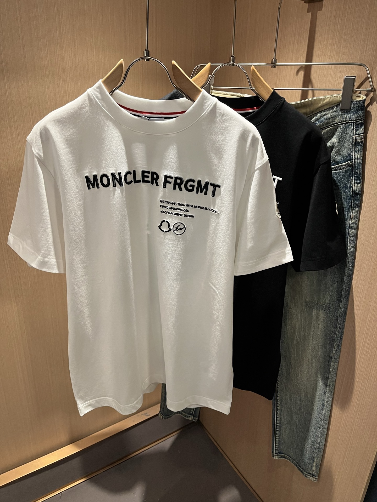 Moncler蒙家 2026春夏最新男女同款👫贸易订单短袖T恤，全品相！！网红款！采用logo图案刺绣设