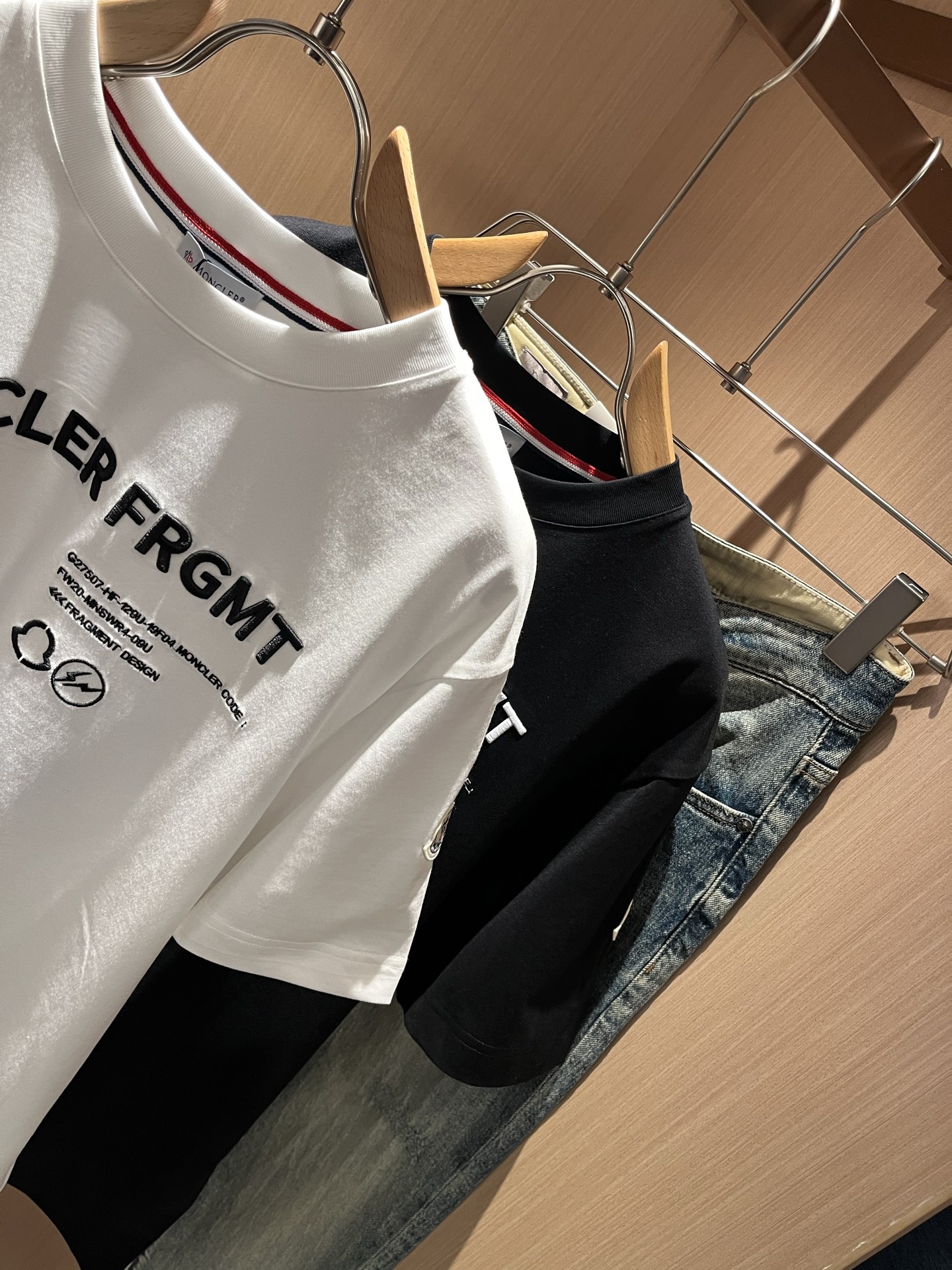 Moncler蒙家 2026春夏最新男女同款👫贸易订单短袖T恤，全品相！！网红款！采用logo图案刺绣设