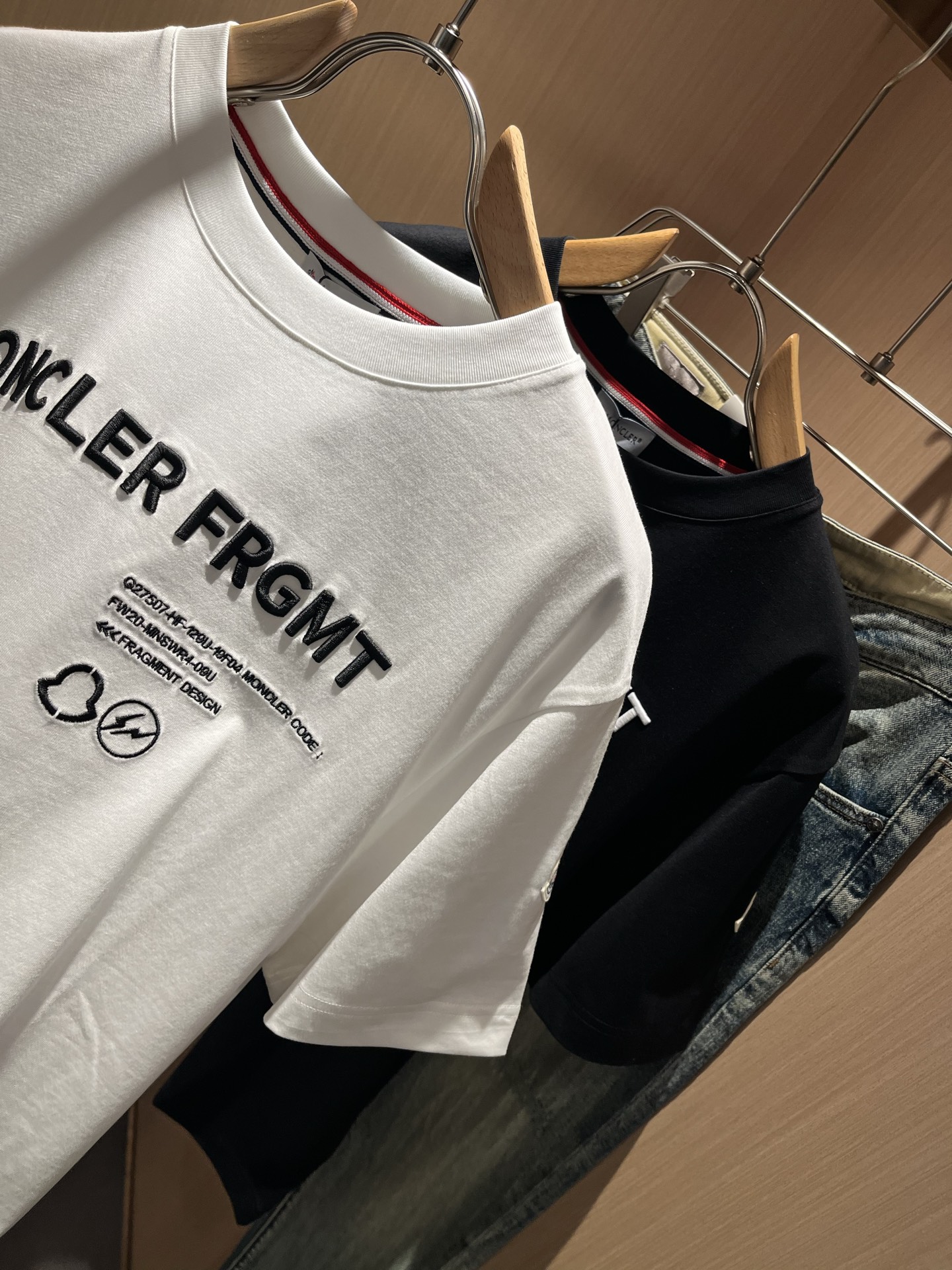 Moncler蒙家 2026春夏最新男女同款👫贸易订单短袖T恤，全品相！！网红款！采用logo图案刺绣设