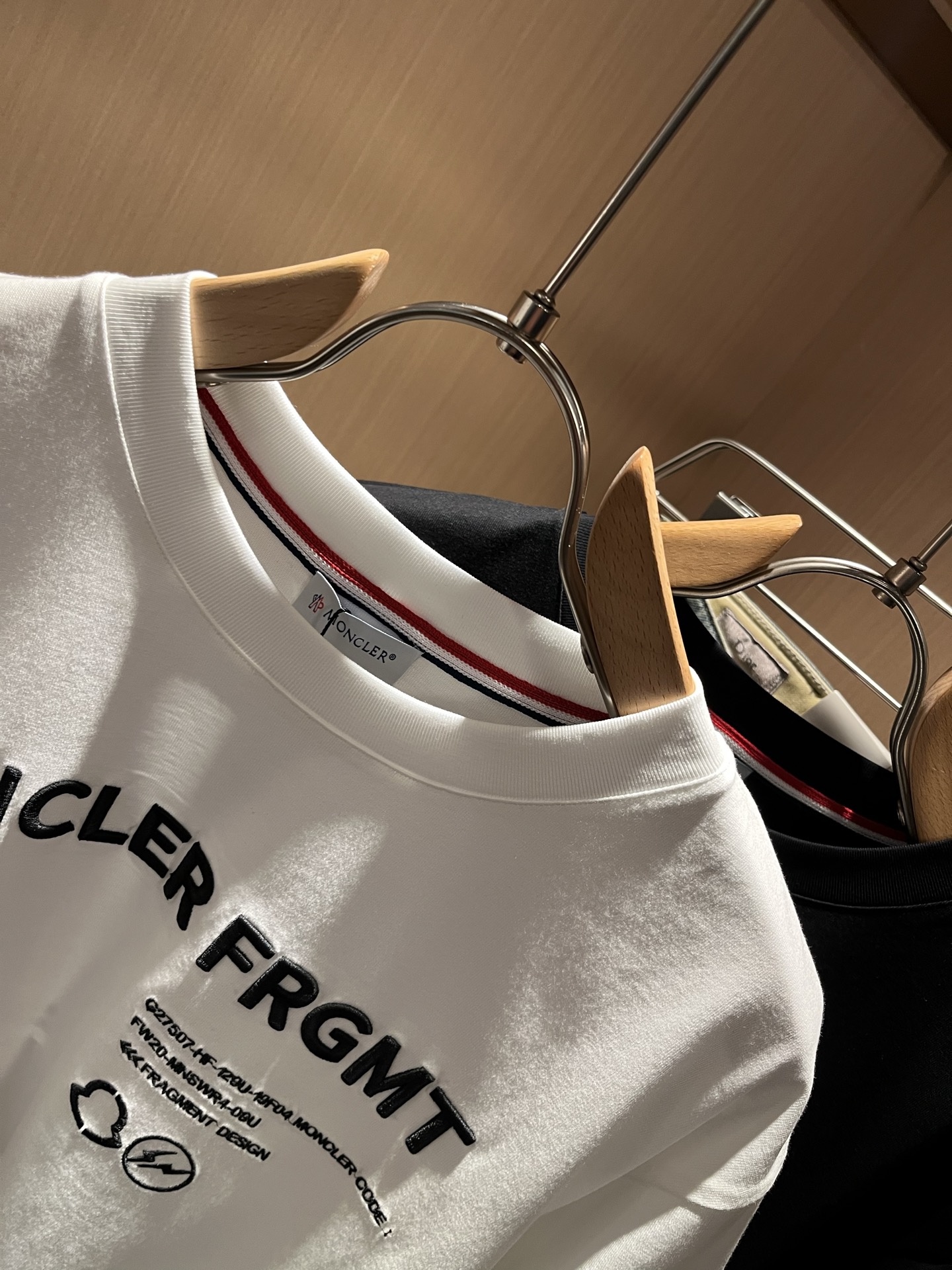 Moncler蒙家 2026春夏最新男女同款👫贸易订单短袖T恤，全品相！！网红款！采用logo图案刺绣设