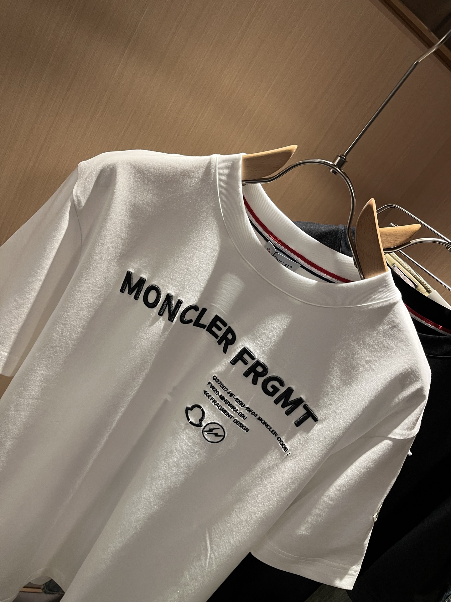 Moncler蒙家 2026春夏最新男女同款👫贸易订单短袖T恤，全品相！！网红款！采用logo图案刺绣设