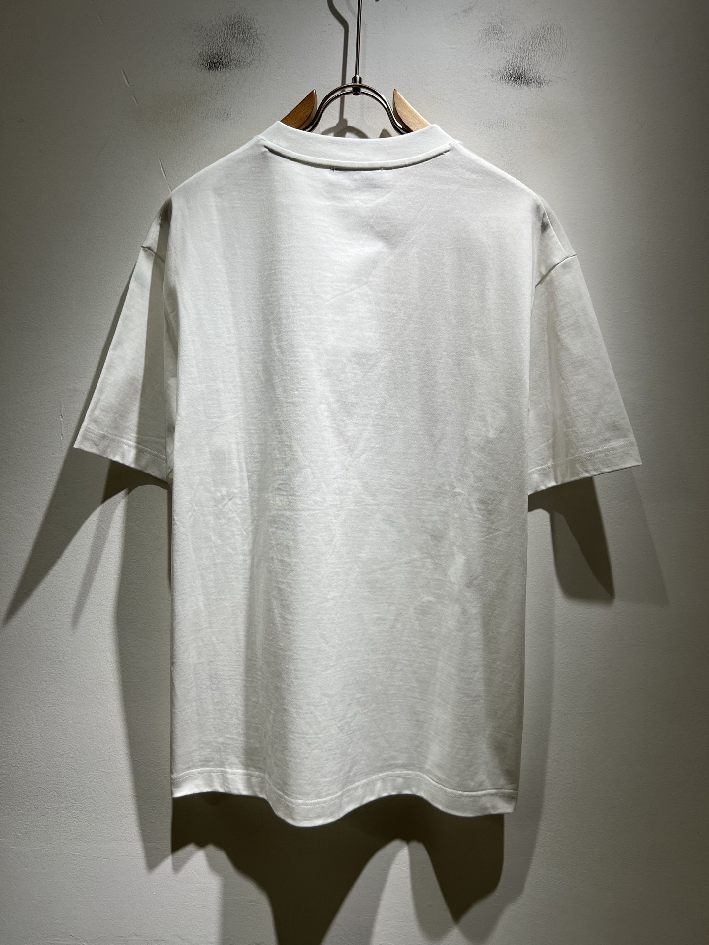 Giv*chy/纪*希2026春夏新款男女同款👫短袖T恤，主创时尚注入了全新时尚能量。通过探索各种题材和