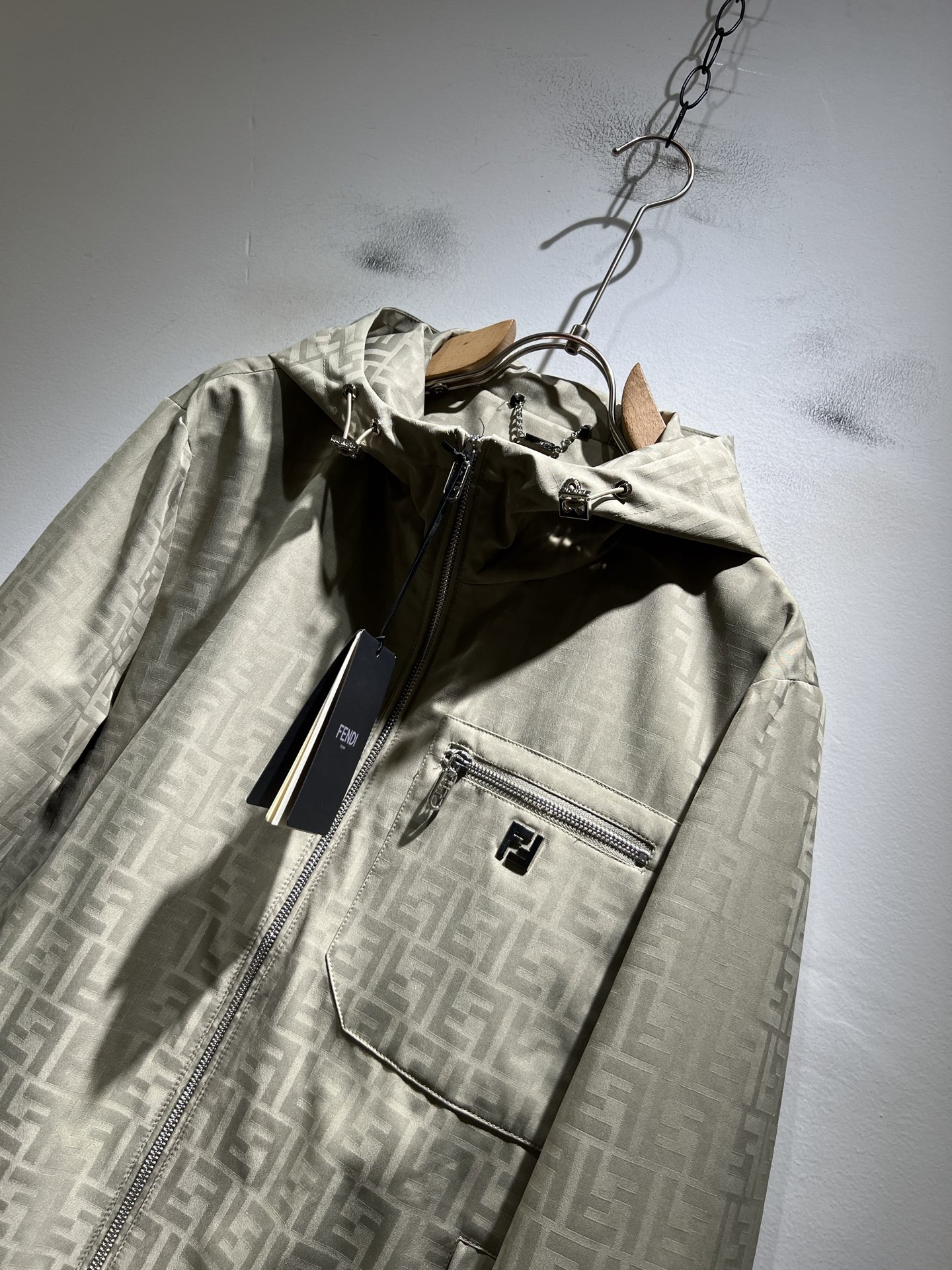 FEN*I 芬*迪 2026春夏新款男士夹克外套，意大利原厂订单，FD家族人气单品，代表性十足，规格感十