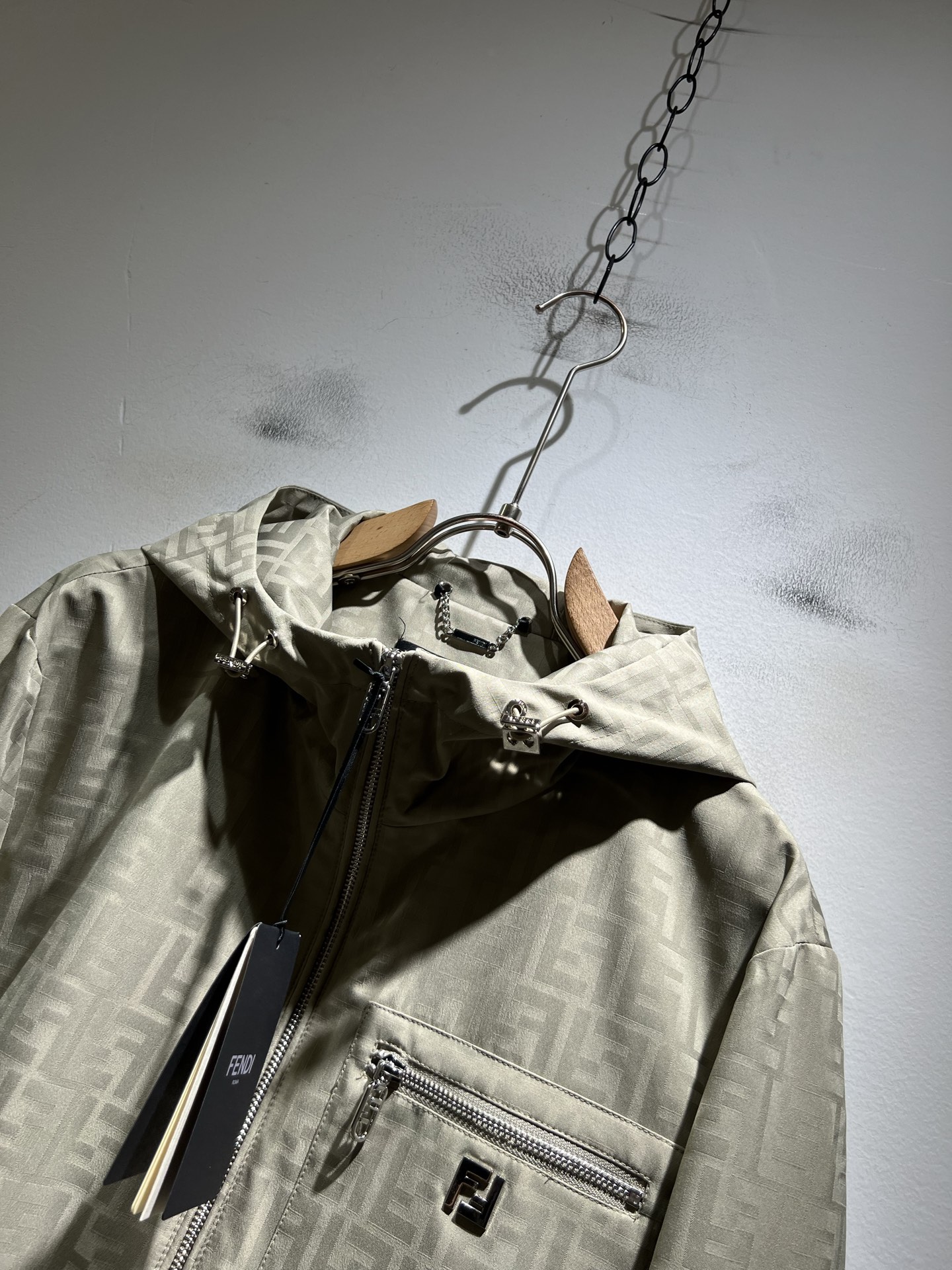 FEN*I 芬*迪 2026春夏新款男士夹克外套，意大利原厂订单，FD家族人气单品，代表性十足，规格感十