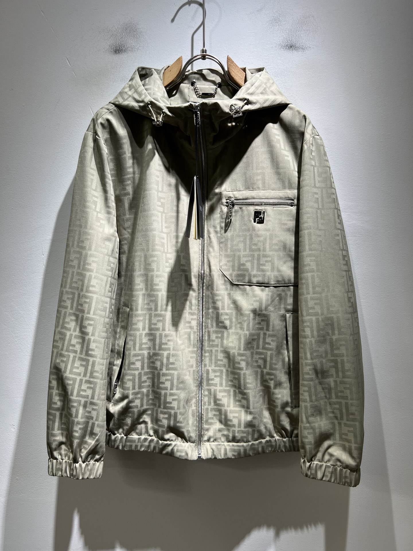 FEN*I 芬*迪 2026春夏新款男士夹克外套，意大利原厂订单，FD家族人气单品，代表性十足，规格感十