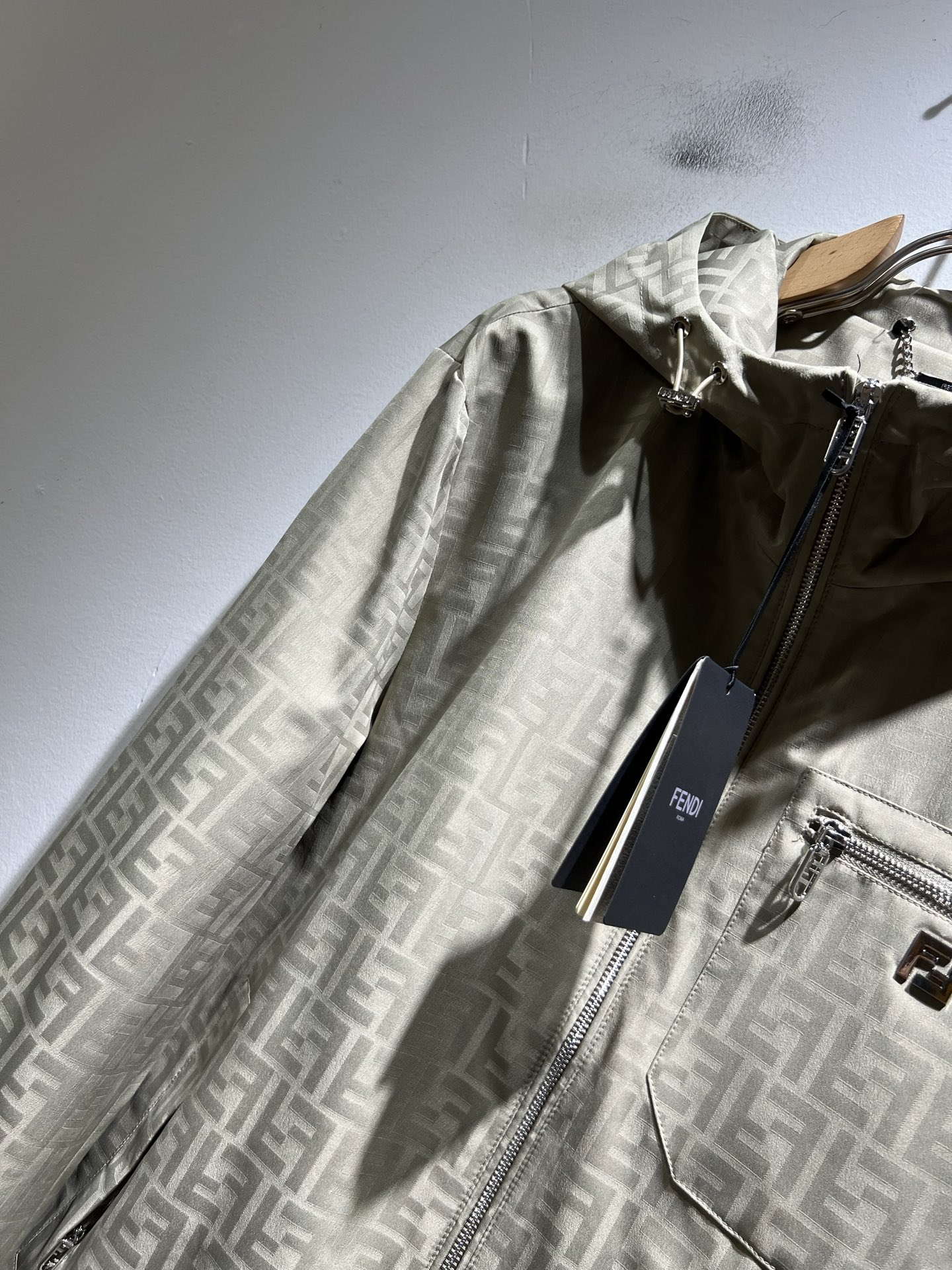 FEN*I 芬*迪 2026春夏新款男士夹克外套，意大利原厂订单，FD家族人气单品，代表性十足，规格感十