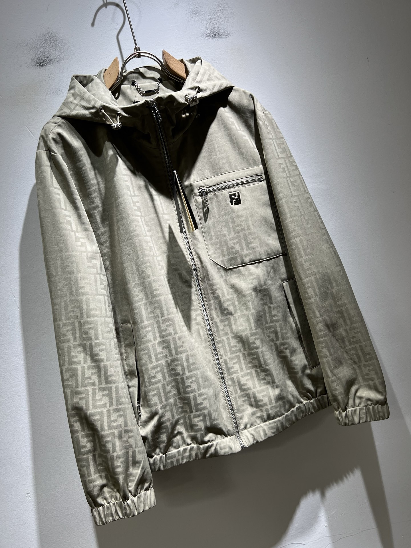 FEN*I 芬*迪 2026春夏新款男士夹克外套，意大利原厂订单，FD家族人气单品，代表性十足，规格感十