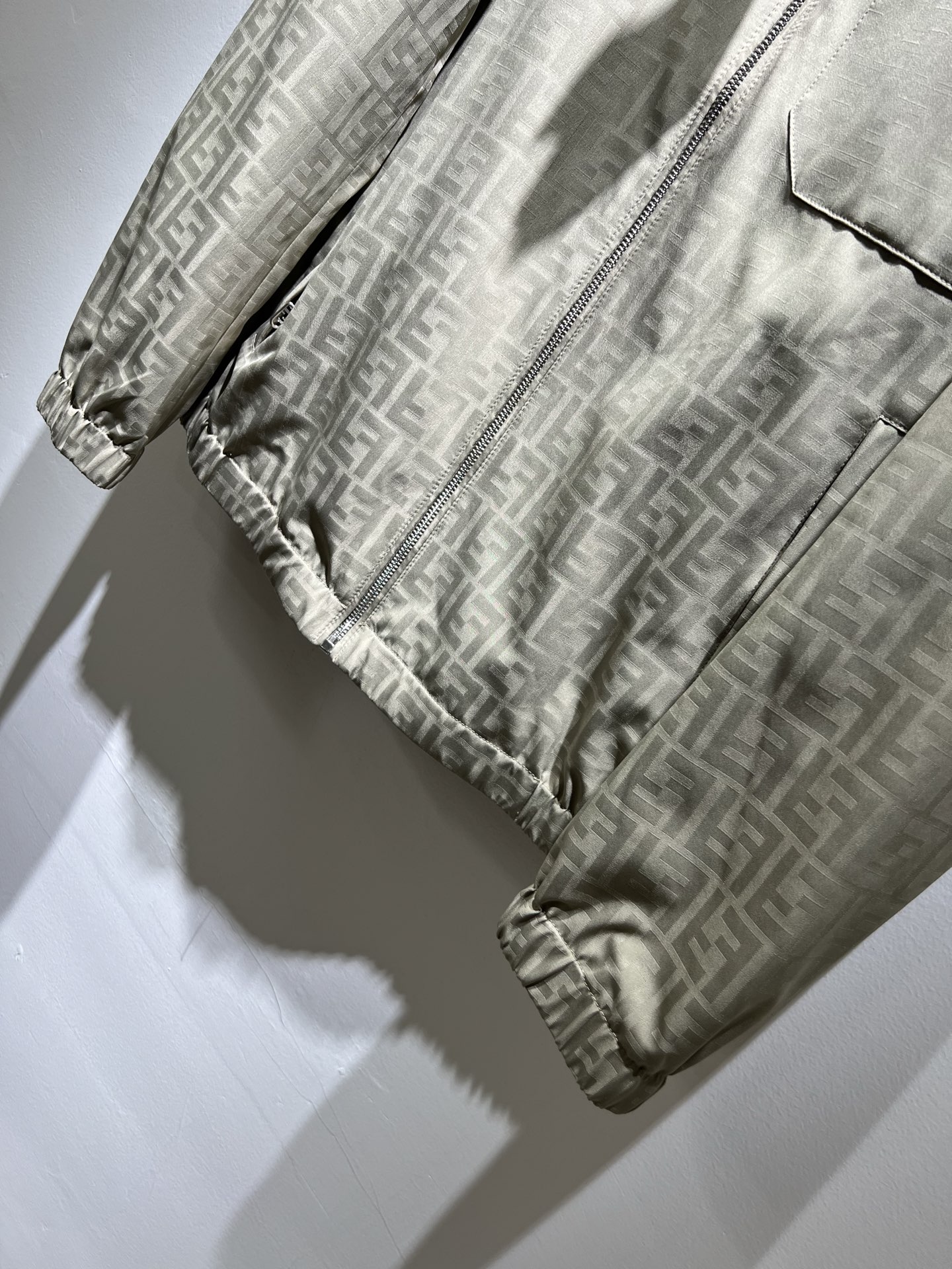 FEN*I 芬*迪 2026春夏新款男士夹克外套，意大利原厂订单，FD家族人气单品，代表性十足，规格感十