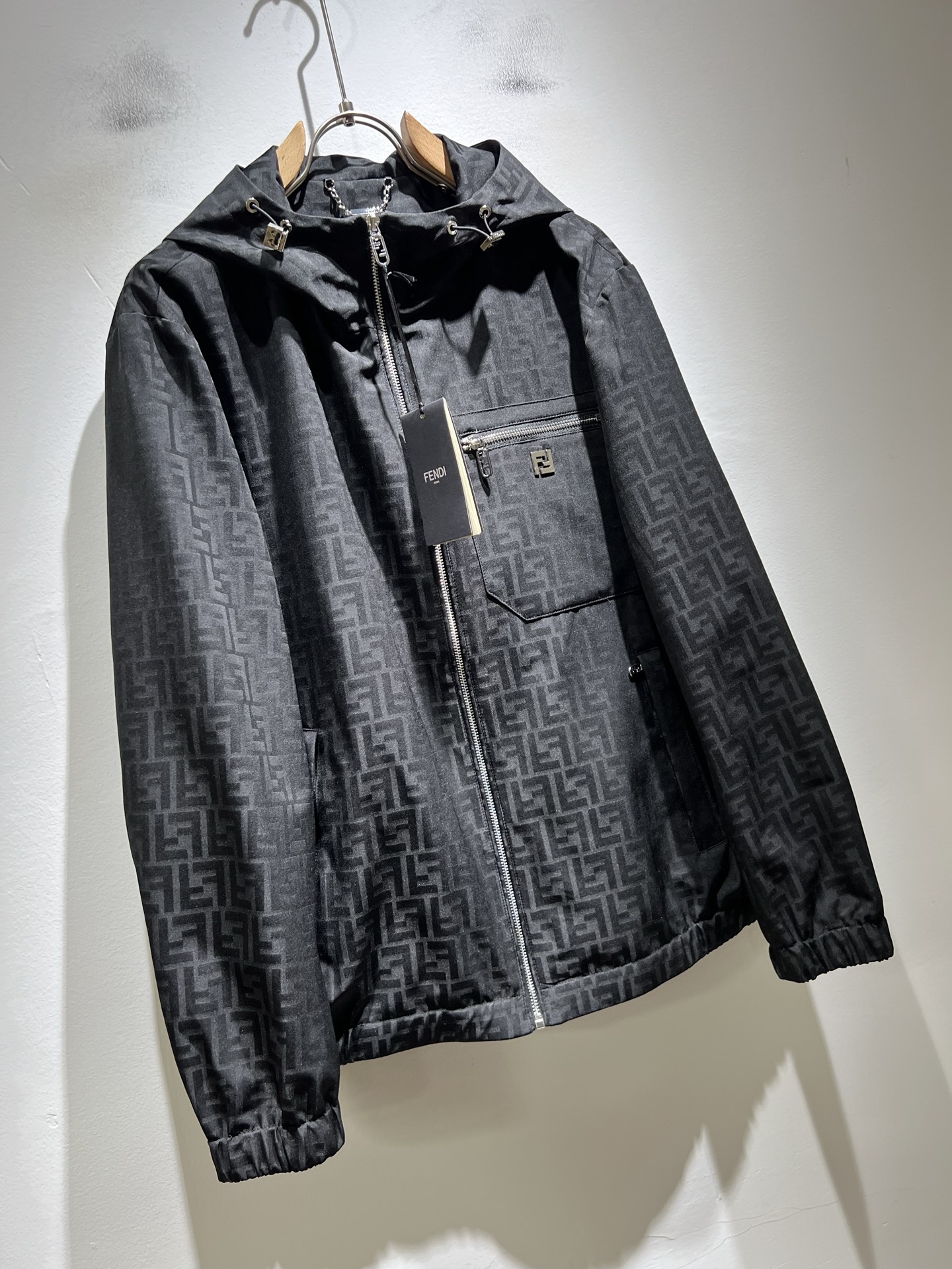 FEN*I 芬*迪 2026春夏新款男士夹克外套，意大利原厂订单，FD家族人气单品，代表性十足，规格感十