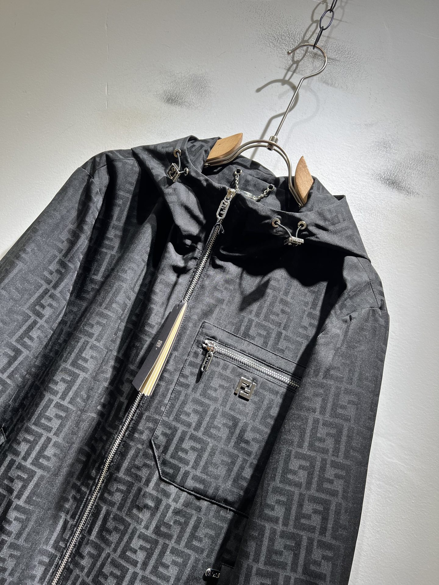 FEN*I 芬*迪 2026春夏新款男士夹克外套，意大利原厂订单，FD家族人气单品，代表性十足，规格感十