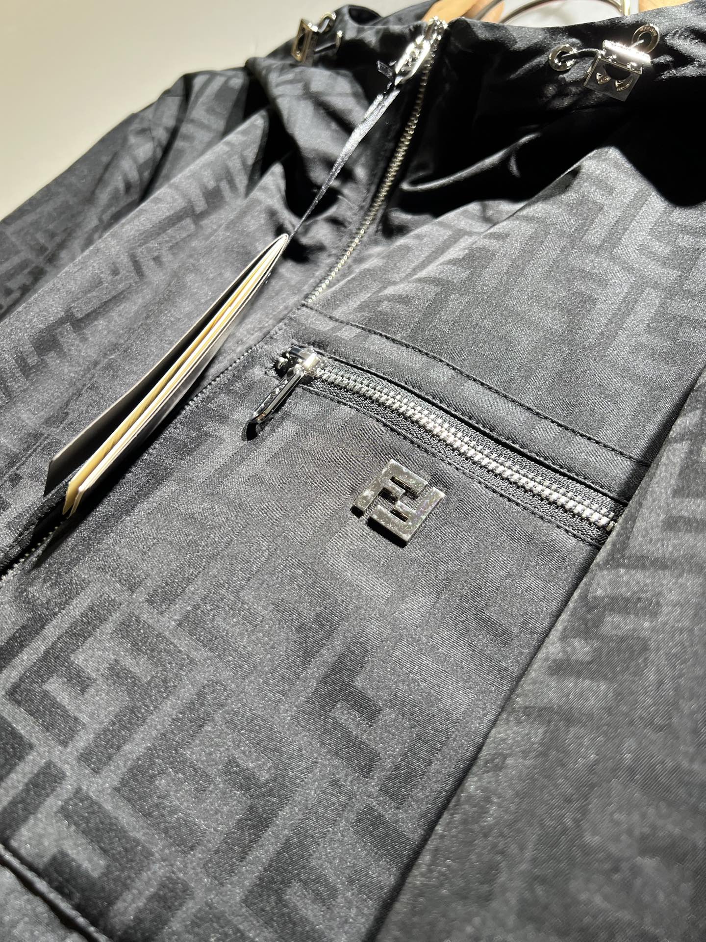 FEN*I 芬*迪 2026春夏新款男士夹克外套，意大利原厂订单，FD家族人气单品，代表性十足，规格感十