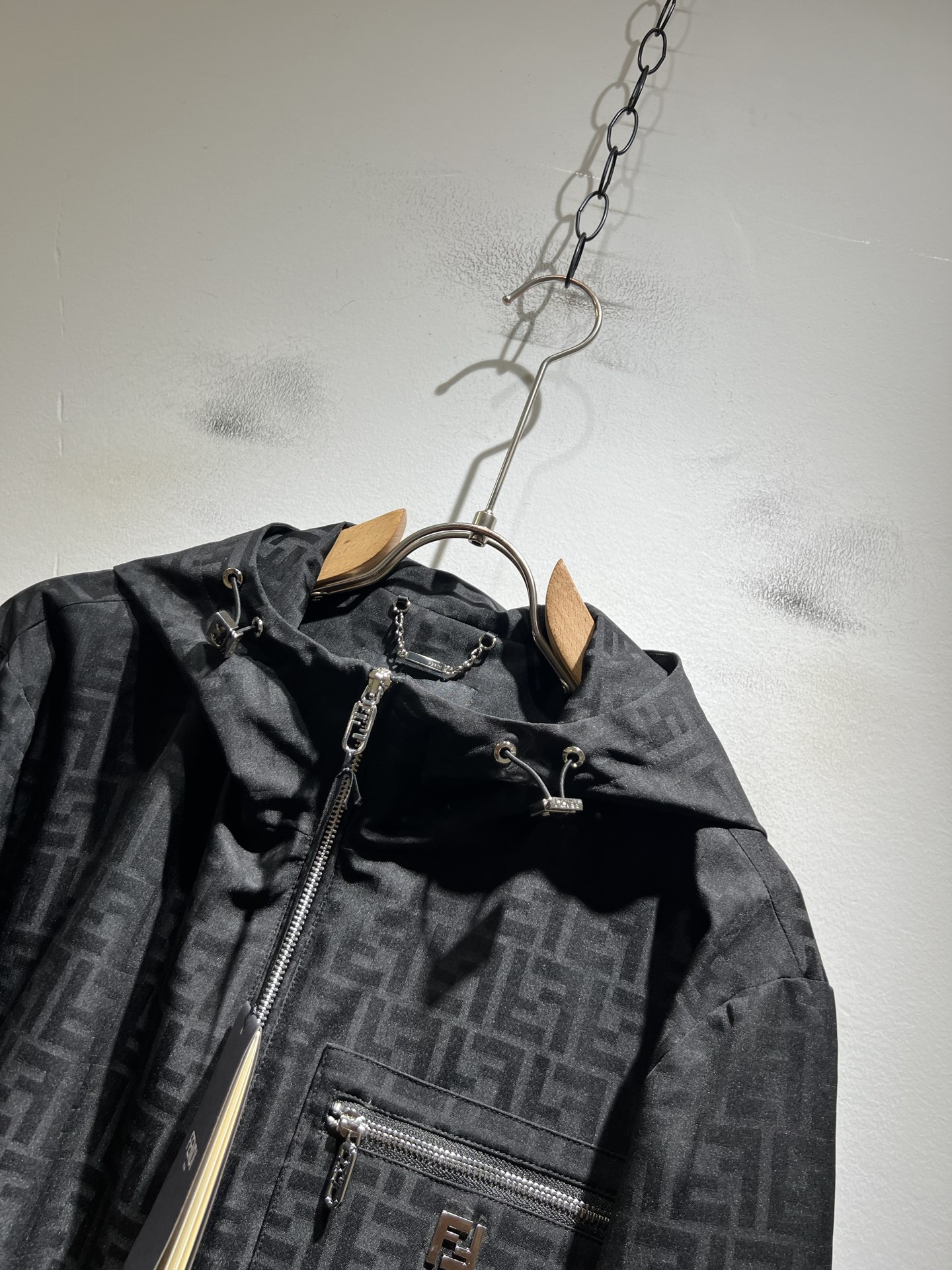 FEN*I 芬*迪 2026春夏新款男士夹克外套，意大利原厂订单，FD家族人气单品，代表性十足，规格感十