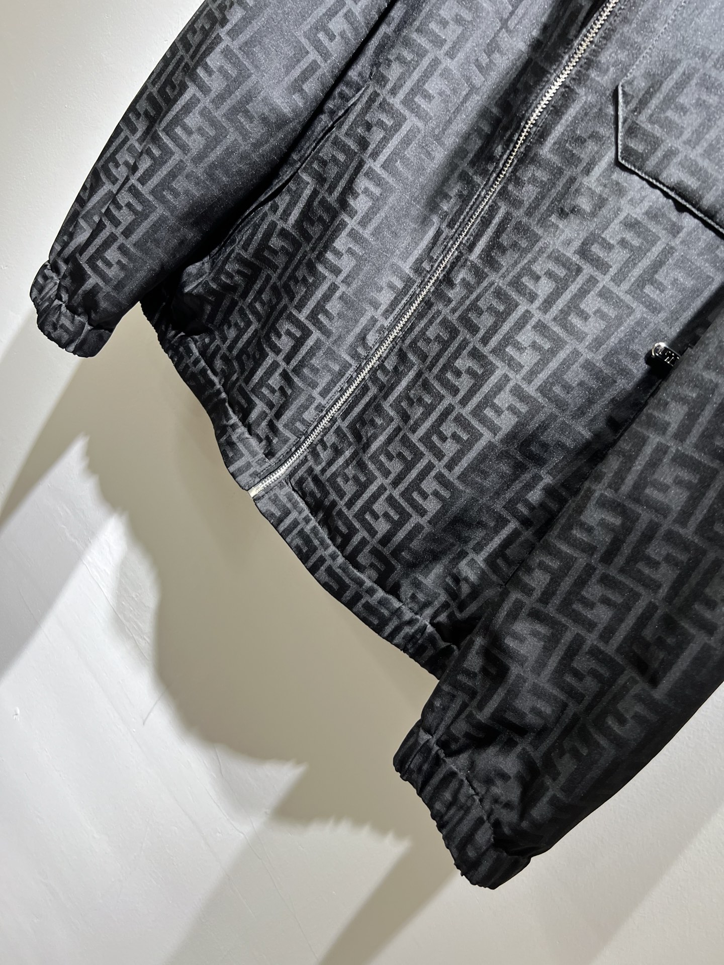 FEN*I 芬*迪 2026春夏新款男士夹克外套，意大利原厂订单，FD家族人气单品，代表性十足，规格感十