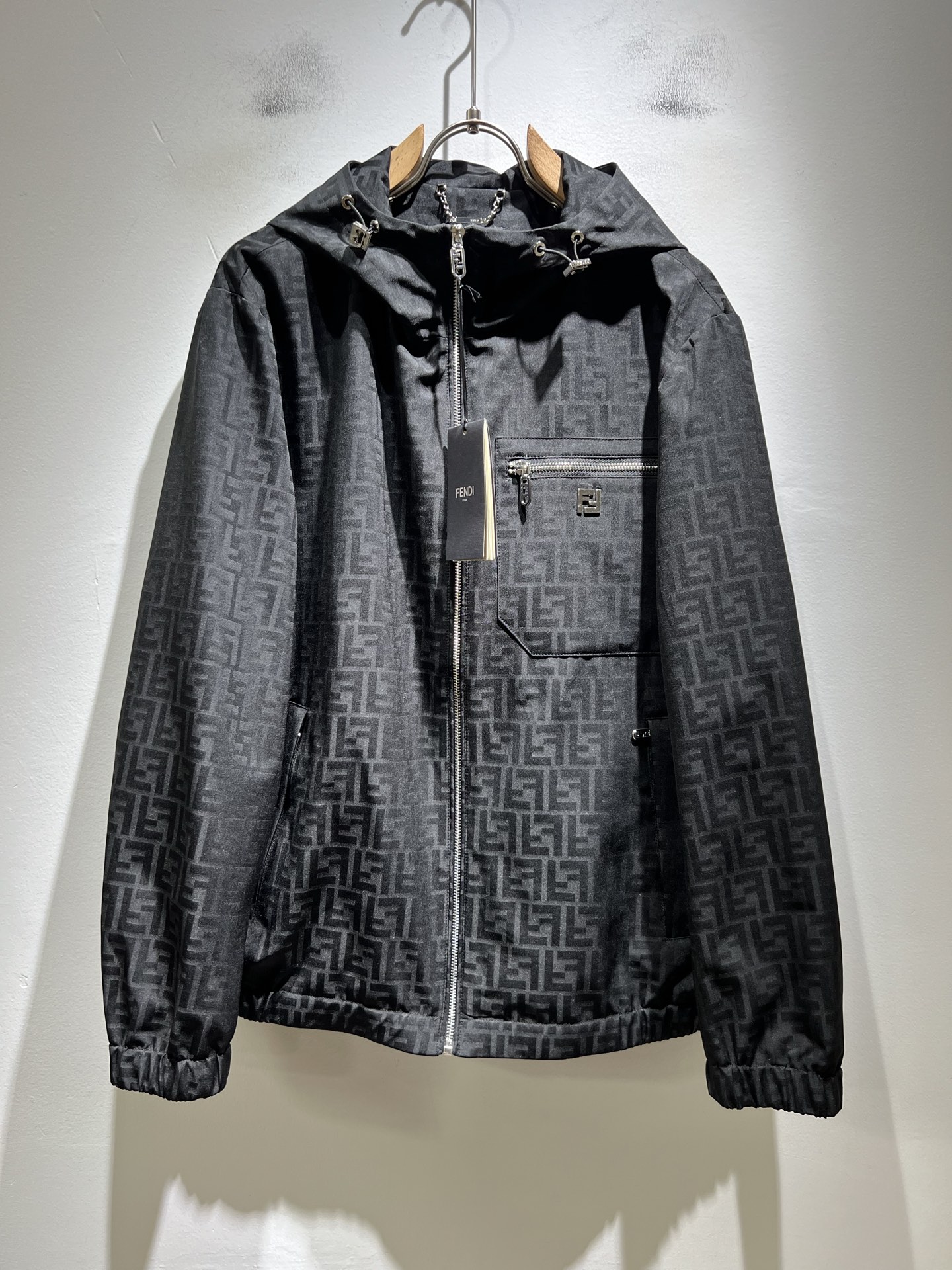 FEN*I 芬*迪 2026春夏新款男士夹克外套，意大利原厂订单，FD家族人气单品，代表性十足，规格感十