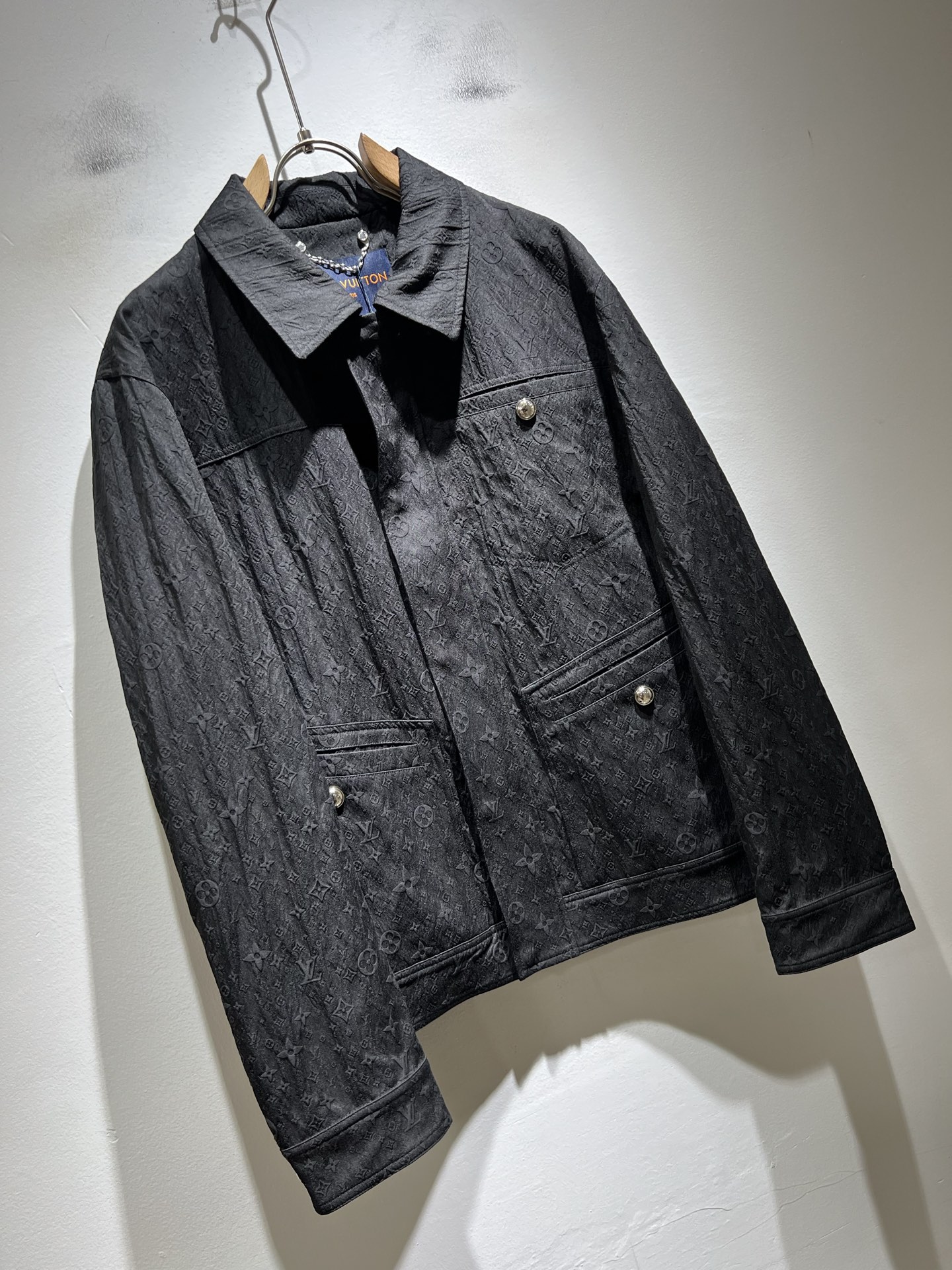 Louis Vuit*on 路易*登 2026春夏新款轻奢Monogram立体暗纹工艺男女同款👫双面穿夹