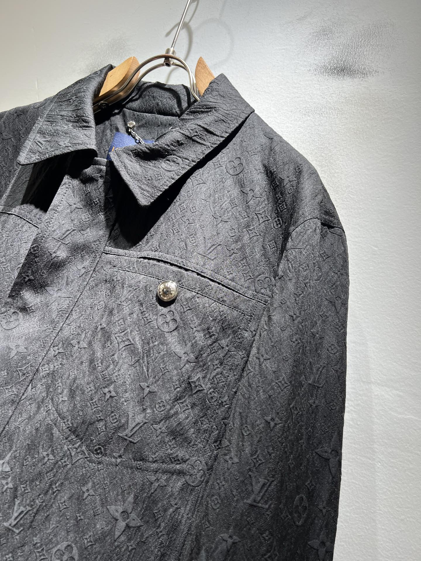 Louis Vuit*on 路易*登 2026春夏新款轻奢Monogram立体暗纹工艺男女同款👫双面穿夹