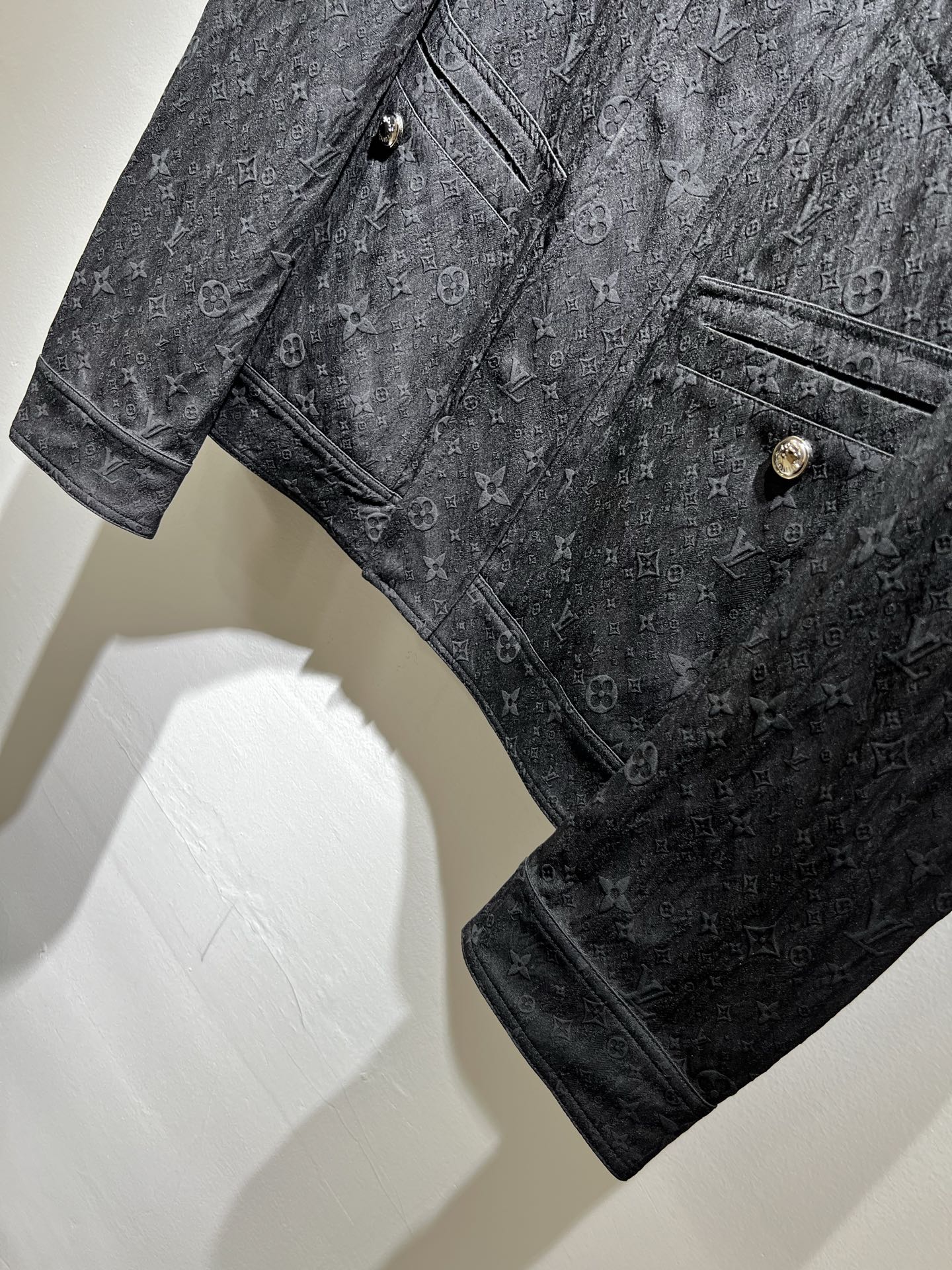 Louis Vuit*on 路易*登 2026春夏新款轻奢Monogram立体暗纹工艺男女同款👫双面穿夹