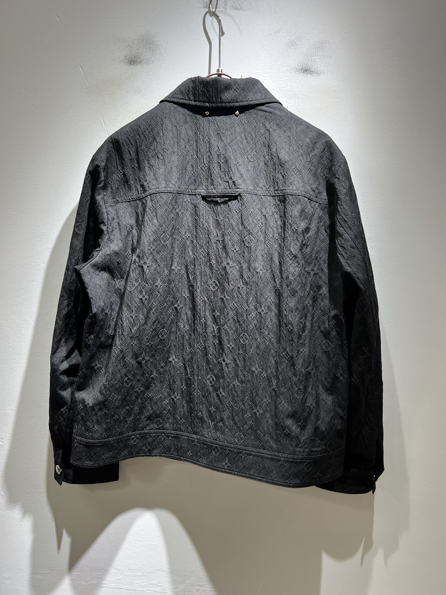 Louis Vuit*on 路易*登 2026春夏新款轻奢Monogram立体暗纹工艺男女同款👫双面穿夹