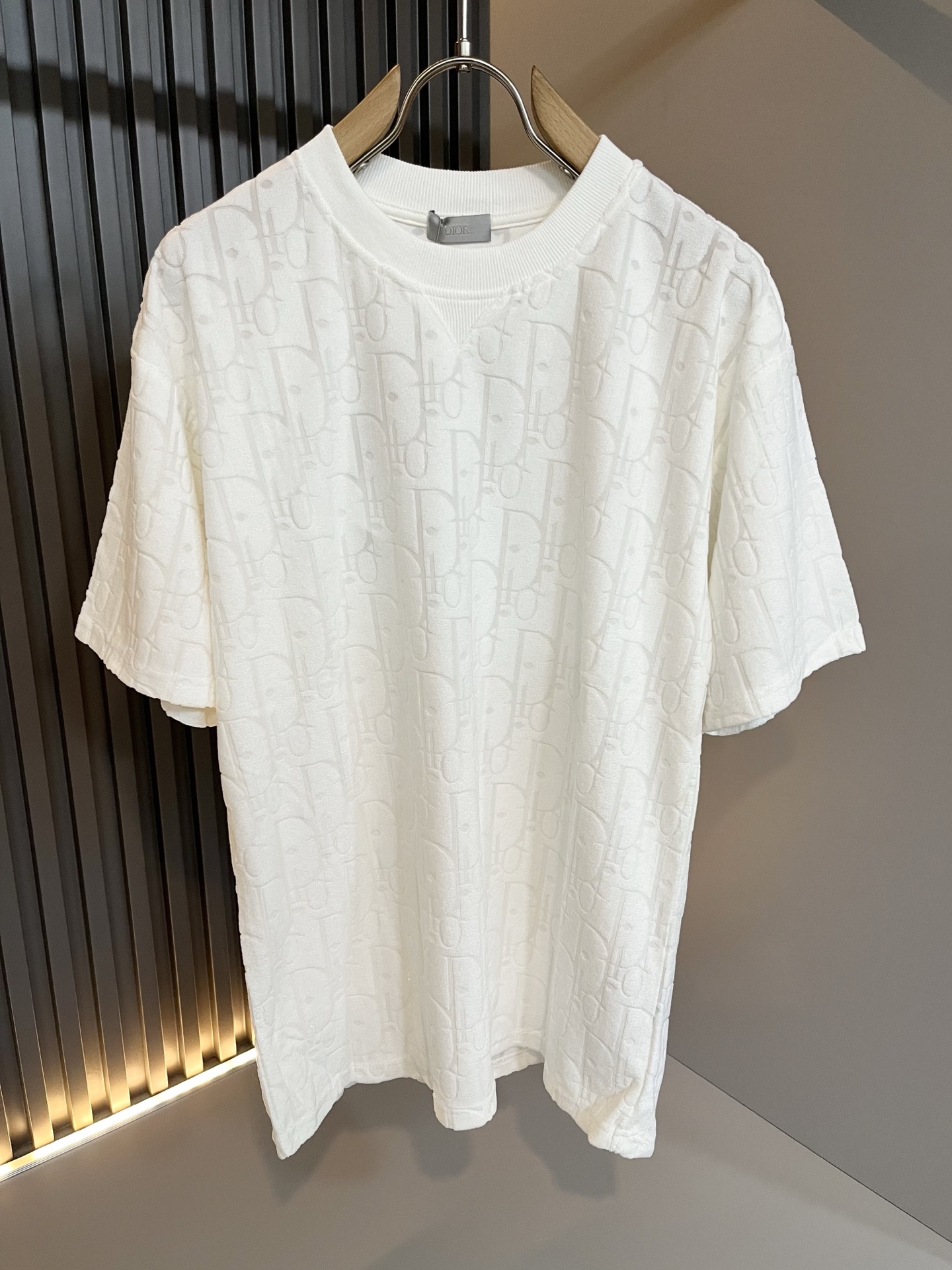 NO:736352,Dio*r's 2026 spring and summer new men's and women's casual suits are rarely available through trading company channels, and are sold simultaneously on the official website. The high-quality goods that men and women are most looking forward to are coming, allowing you to feel what true luxury has connotation! This suit is made of D's special terry cotton fabric, full of brand style!  The surface is clean, smooth and shiny, and the texture is clearly visible through the screen. It is your most enjoyable wearing experience! It perfectly enhances the overall sense of luxury, and you can get the high-end luxury atmosphere at a glance! The basic and conventional jacket cut, the upper body is versatile, simple and not picky, and can easily cope with various occasions and environments. It is undoubtedly a must-have product for daily commuting! Sizes XS～L,, dior, dior, jackets & coats,19860909Dio*r迪*奥2026春夏新品男女同款休闲套装,贸易公司渠道稀出,同步官网发售,男神女神最为期待的精品狠货重磅来袭,让你感受到什么叫真正的高奢有内涵!此款套装选用D家专用毛巾棉面料制成,满满的品牌风格！表面整洁光滑且富有光泽,质感透过屏幕都显而易 见,你最为享受的穿着体验! 完美提升了整体的奢华档次感,一眼就能Get到的高端奢华气息!基础常规的夹克版型裁剪,上身百搭简约不挑人,轻松应对各种场合与环境,属于日常通勤必备的臻品无疑!尺码XS～L,,dior,dior,jackets & coats,,Men's clothing