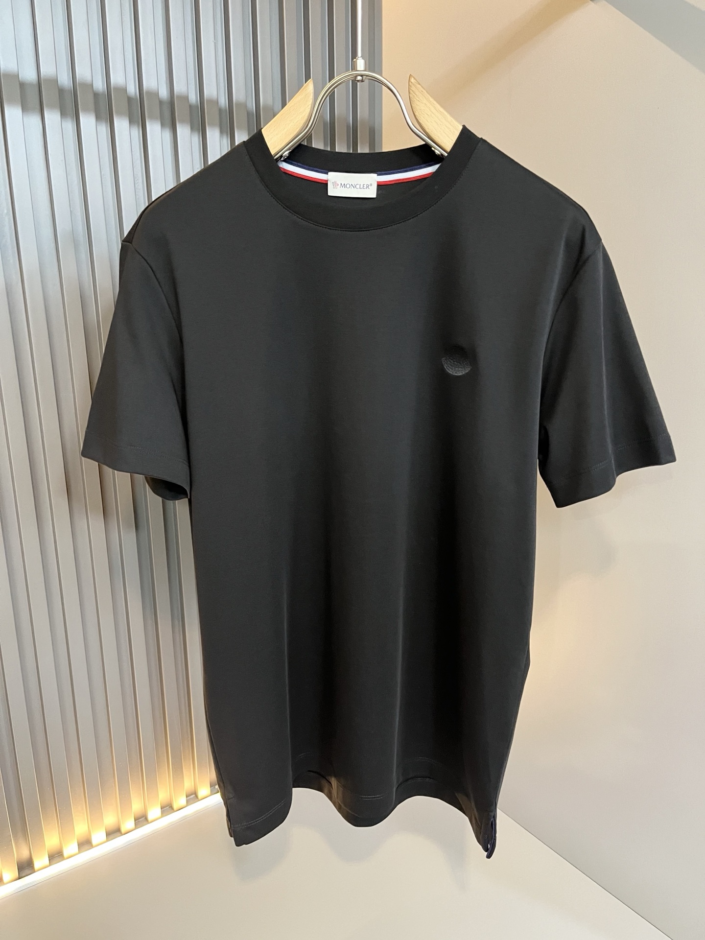 Moncler蒙家 2026春夏最新男女同款👫贸易订单短袖T恤，全品相！！网红款！采用logo图案刺绣设