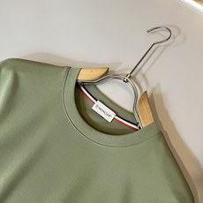 Moncler蒙家 2026春夏最新男女同款👫贸易订单短袖T恤,全品相!!网红款!采用logo图案刺绣设 Moncler蒙家 2026春夏最新男女同款👫贸易订单短袖T恤,全品相!!网红款!采用logo图案刺绣设