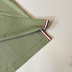 Moncler蒙家 2026春夏最新男女同款👫贸易订单短袖T恤,全品相!!网红款!采用logo图案刺绣设 Moncler蒙家 2026春夏最新男女同款👫贸易订单短袖T恤,全品相!!网红款!采用logo图案刺绣设