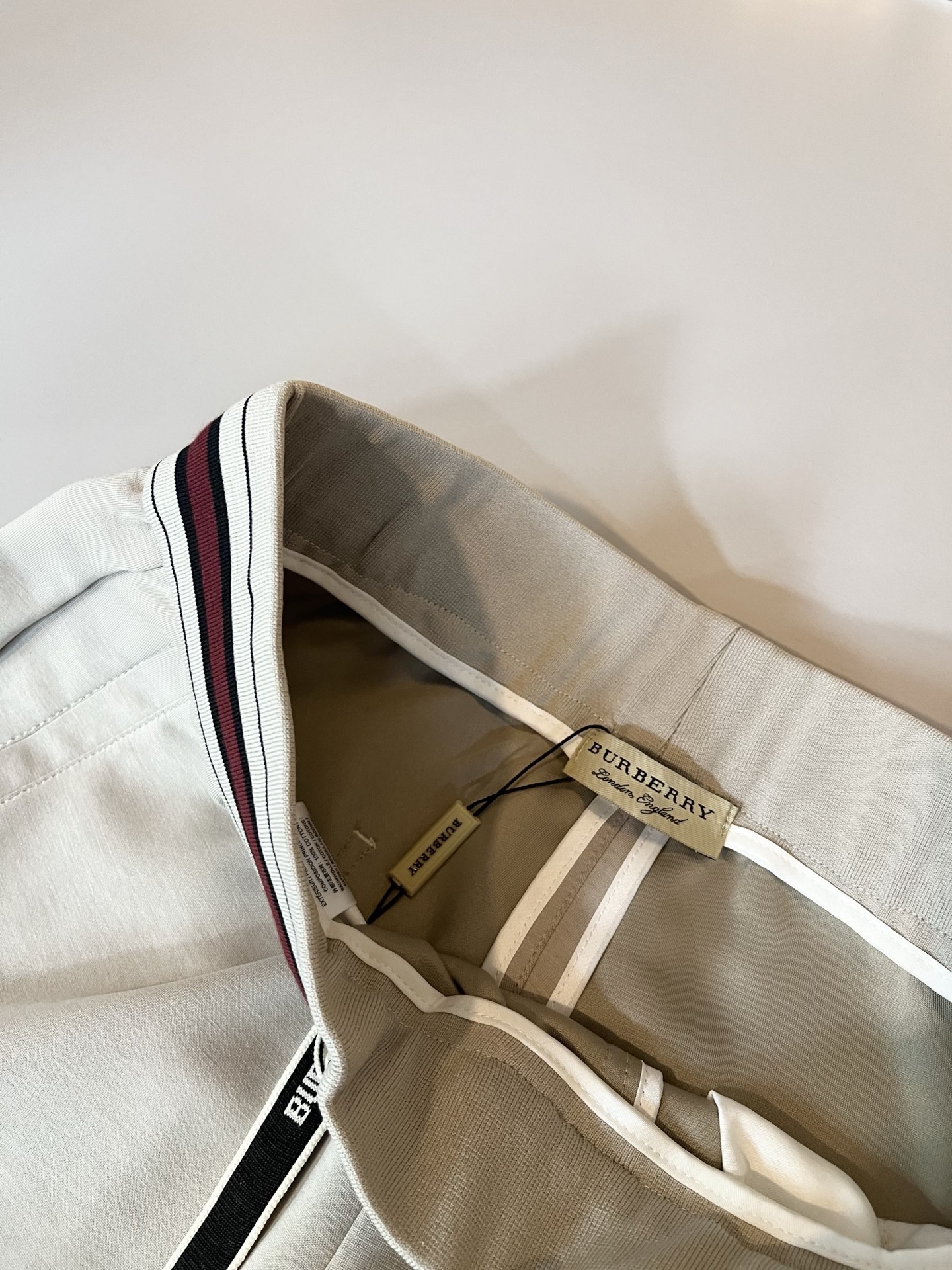 BURBER*Y巴*莉 2026春夏新款男士休闲裤！简约百搭款，不挑人穿，腰部松紧抽绳设计！前后标志lo