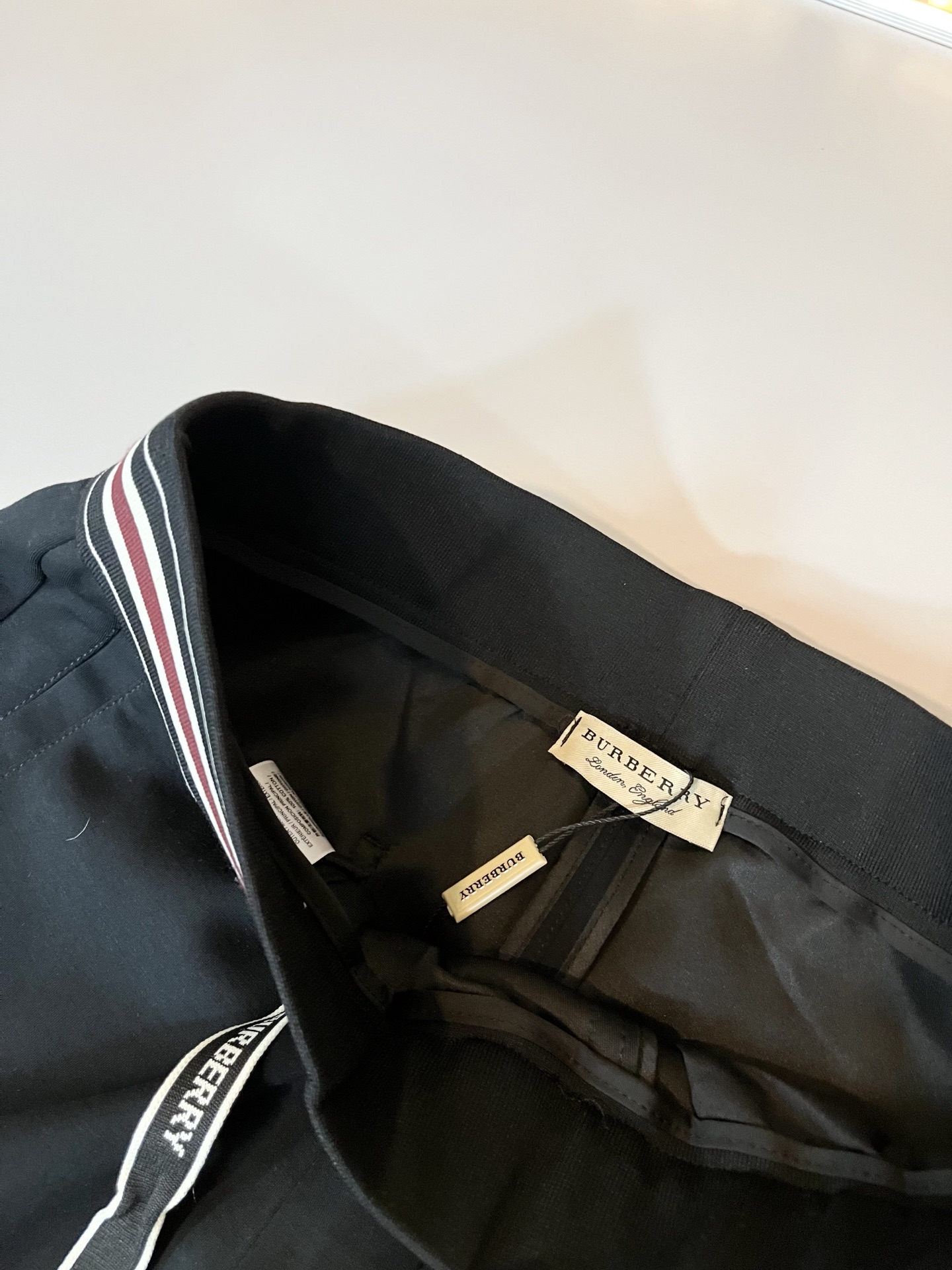 BURBER*Y巴*莉 2026春夏新款男士休闲裤！简约百搭款，不挑人穿，腰部松紧抽绳设计！前后标志lo