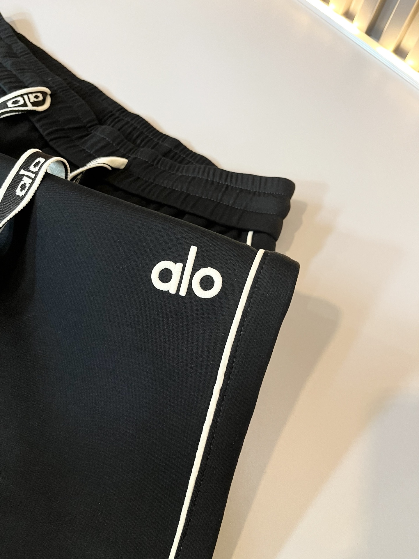 Alo 2026春夏新款男士休闲裤，高端品质之选……一款休闲裤兼备的百搭裤装，也是男士衣橱里不可缺少的搭