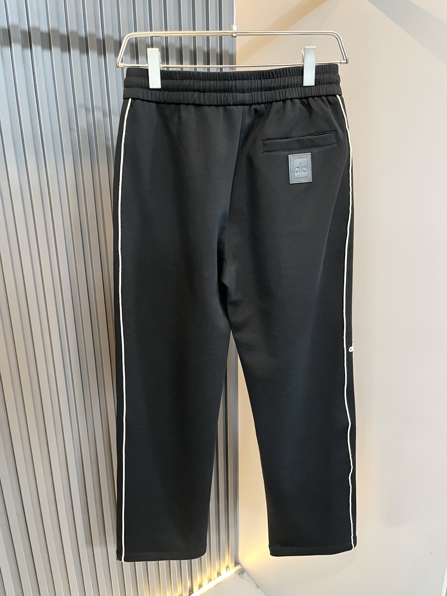 Alo 2026春夏新款男士休闲裤，高端品质之选……一款休闲裤兼备的百搭裤装，也是男士衣橱里不可缺少的搭