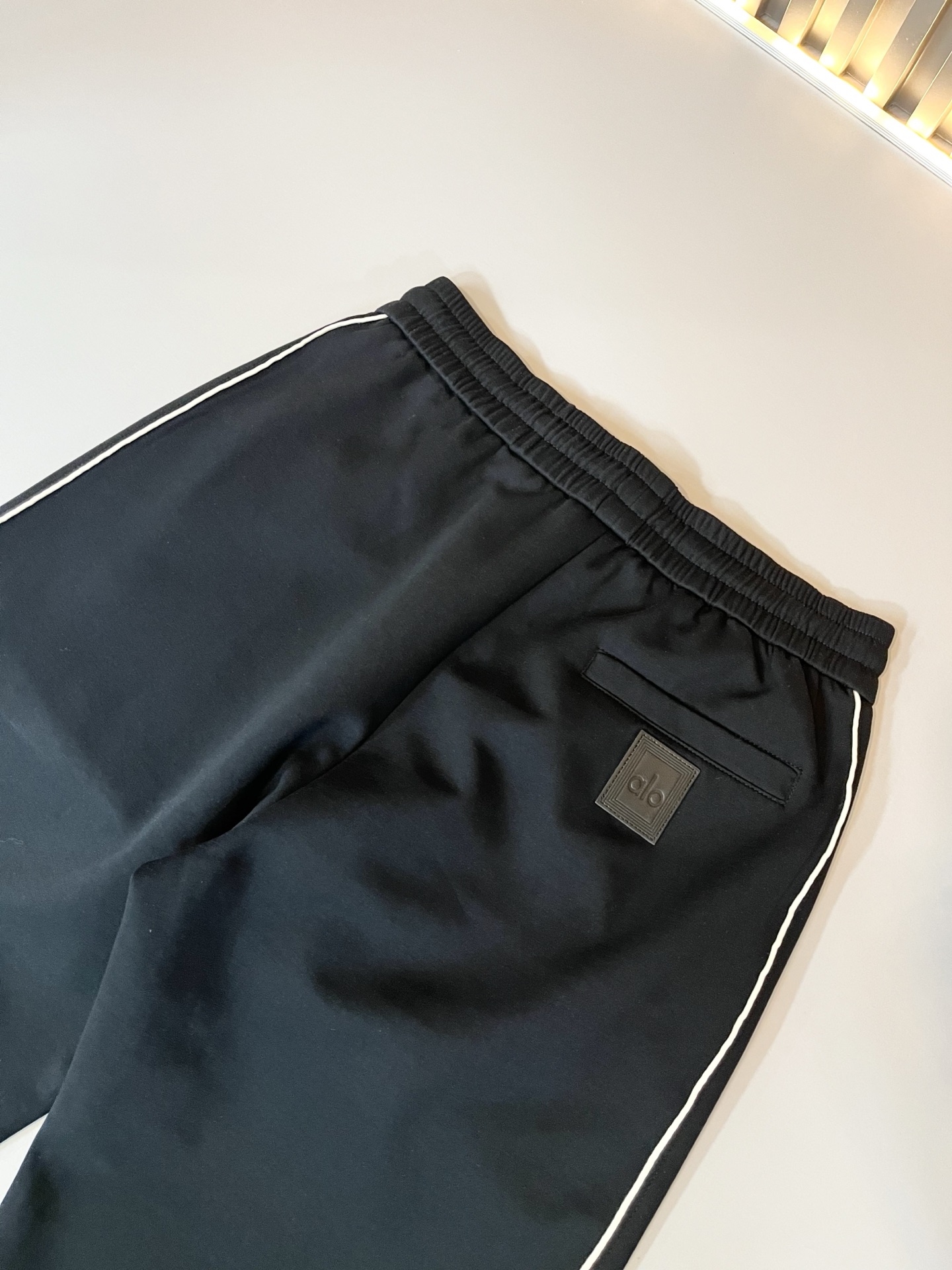 Alo 2026春夏新款男士休闲裤，高端品质之选……一款休闲裤兼备的百搭裤装，也是男士衣橱里不可缺少的搭