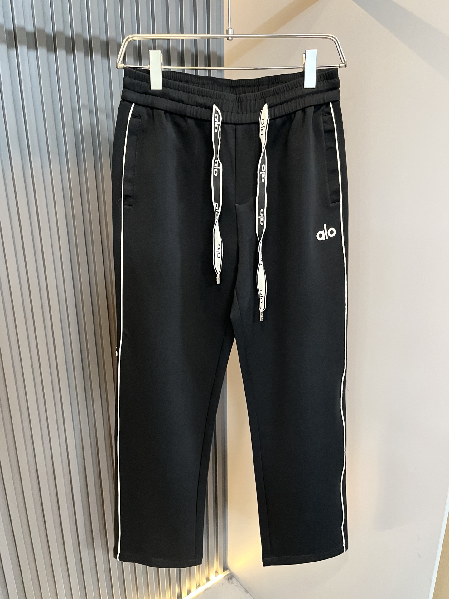 Alo 2026春夏新款男士休闲裤，高端品质之选……一款休闲裤兼备的百搭裤装，也是男士衣橱里不可缺少的搭