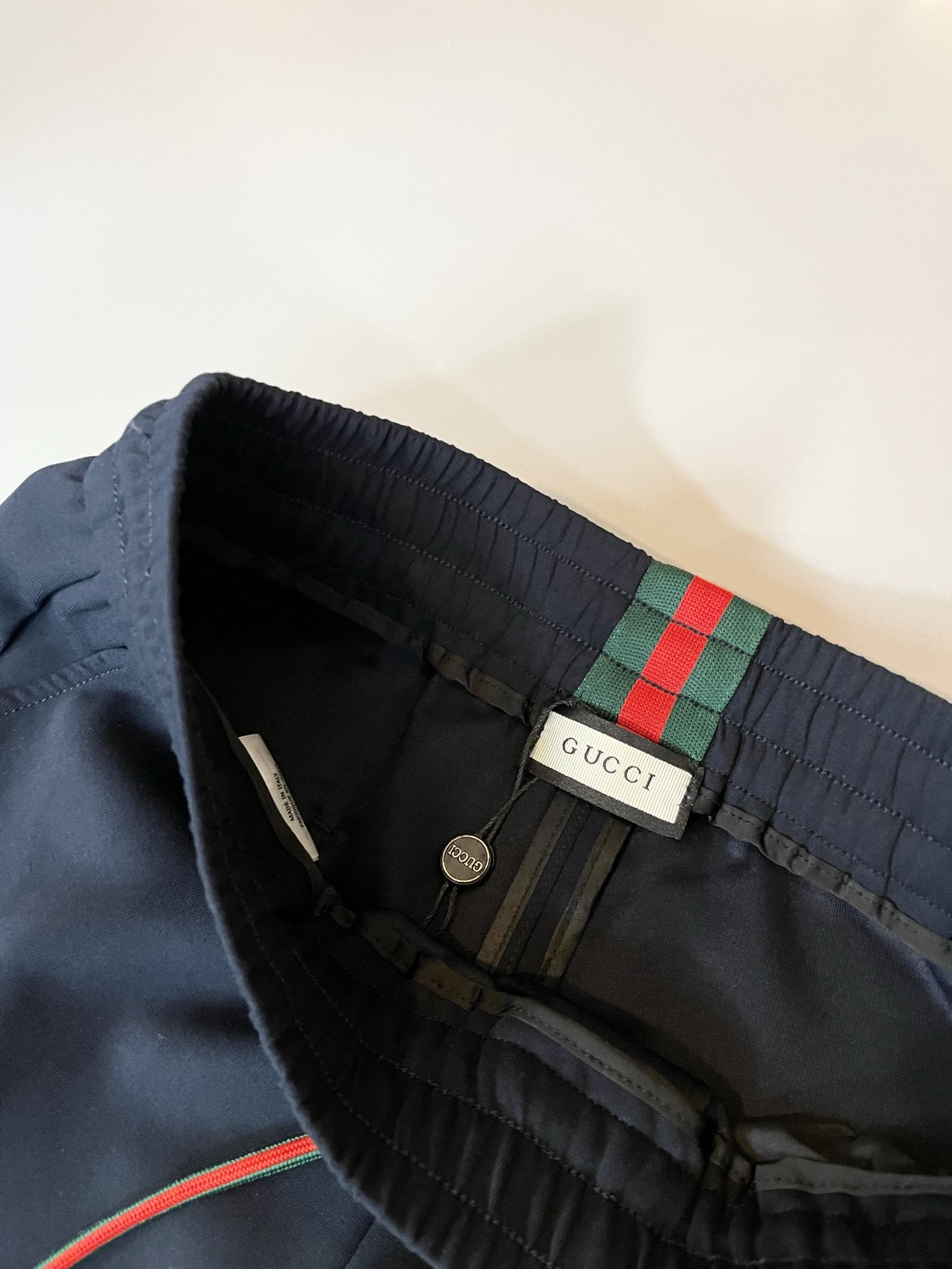 GUC*I古家2026春夏百搭休闲裤，作为高奢潮牌G家经典款式，此款的风格可以说是完美无缺，设计LOGO