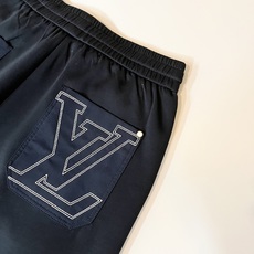 Louls**Vultt*n路易*登 2026春夏新款松紧腰休闲裤 !前后标识logo图案刺绣修饰!采用 Louls**Vultt*n路易*登 2026春夏新款松紧腰休闲裤 !前后标识logo图案刺绣修饰!采用