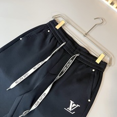 Louls**Vultt*n路易*登 2026春夏新款松紧腰休闲裤 !前后标识logo图案刺绣修饰!采用 Louls**Vultt*n路易*登 2026春夏新款松紧腰休闲裤 !前后标识logo图案刺绣修饰!采用