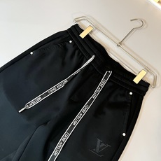 Louls**Vultt*n路易*登 2026春夏新款松紧腰休闲裤 !前后标识logo图案刺绣修饰!采用 Louls**Vultt*n路易*登 2026春夏新款松紧腰休闲裤 !前后标识logo图案刺绣修饰!采用