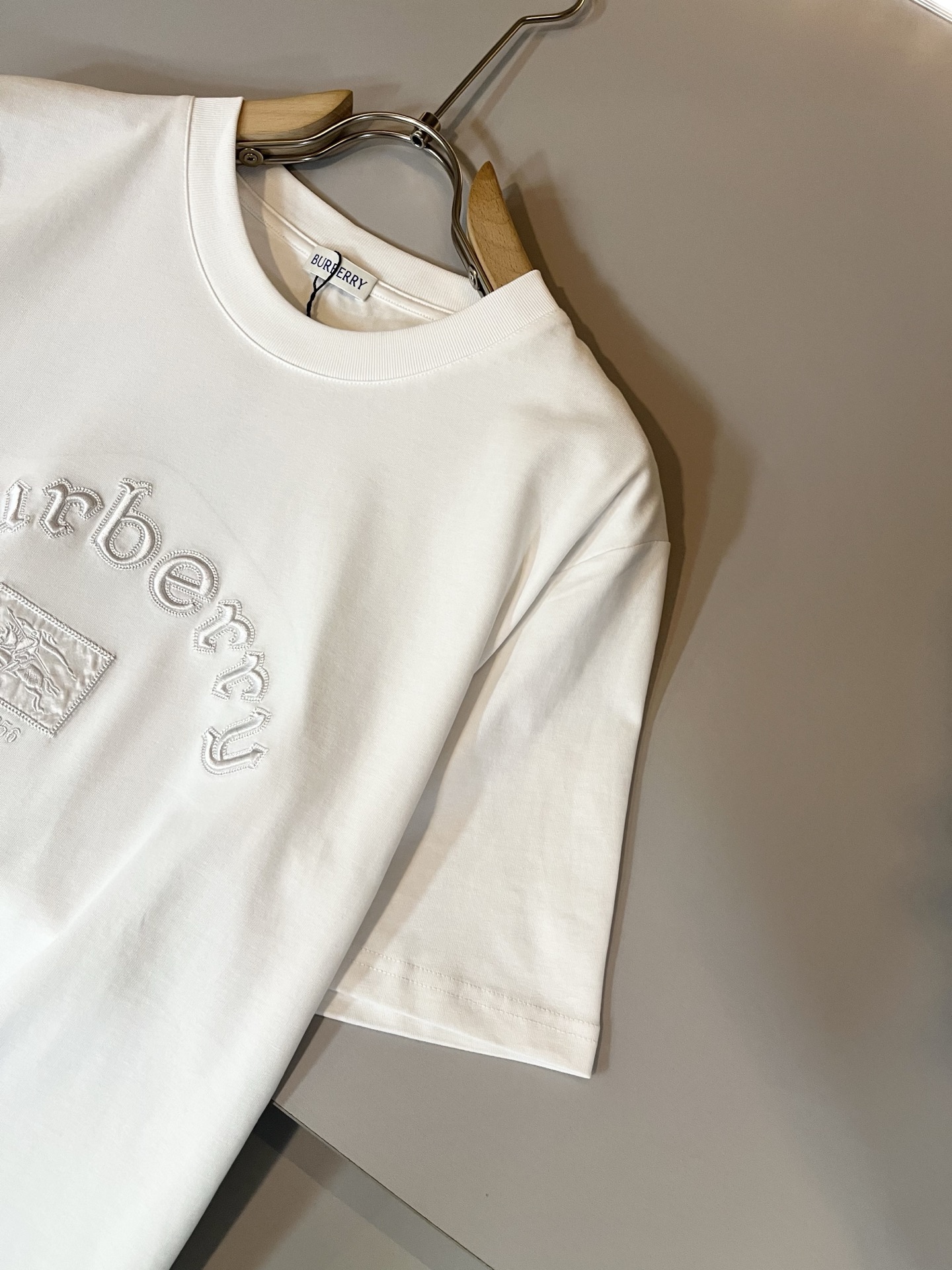 BURBER*Y巴*莉2026春夏新品短袖T恤，重磅来袭，最近比较火热的环保纯棉面料制作而成，高端户外运