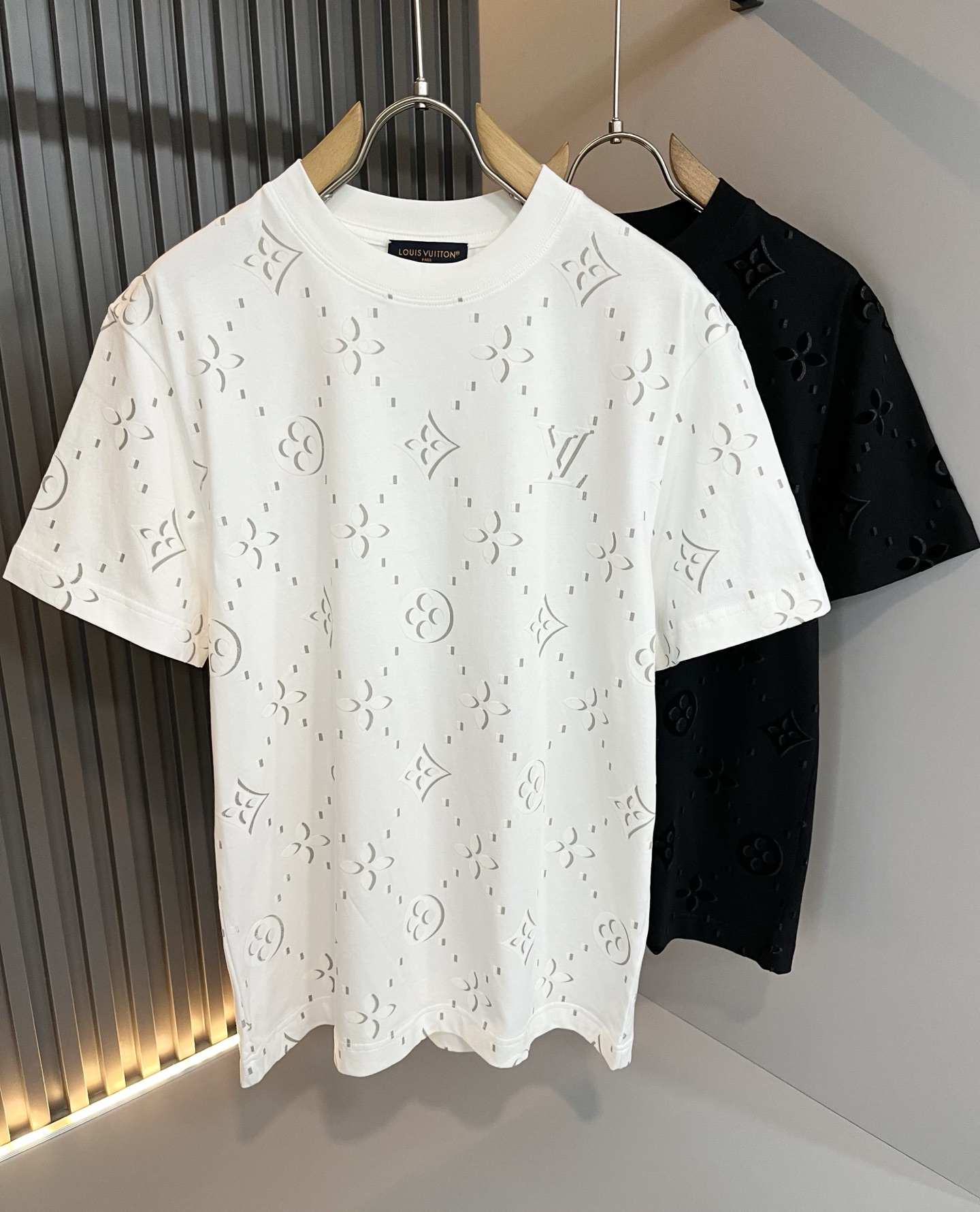 Louis Vuit*on 2026春夏路易家族轻奢Monogram印花工艺短袖T恤，男女同款👫背后反向