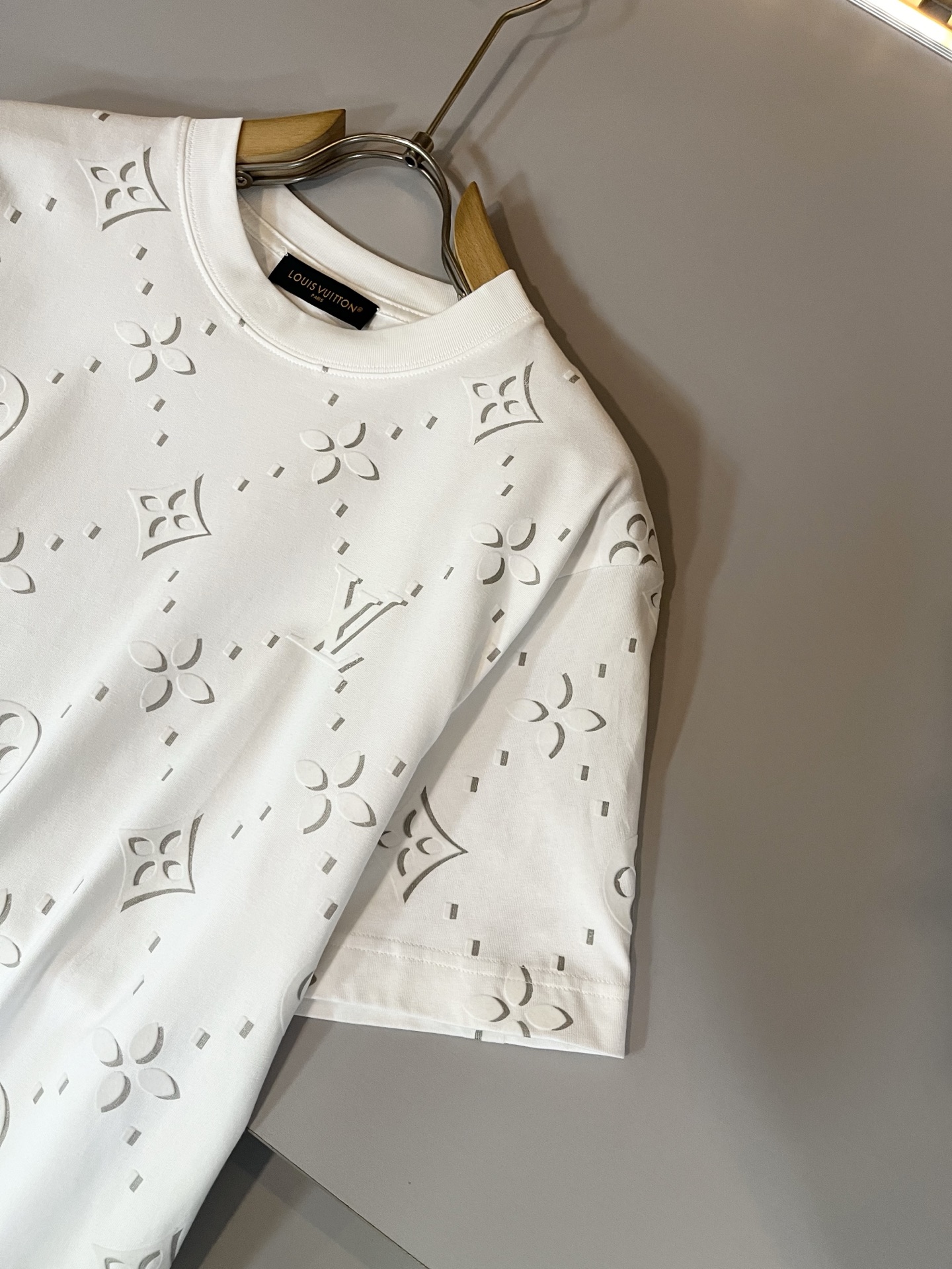 Louis Vuit*on 2026春夏路易家族轻奢Monogram印花工艺短袖T恤，男女同款👫背后反向